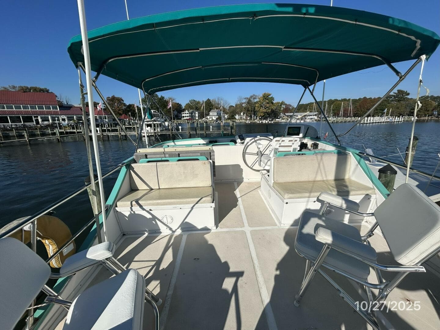 38' Marine Trader flybridge forward