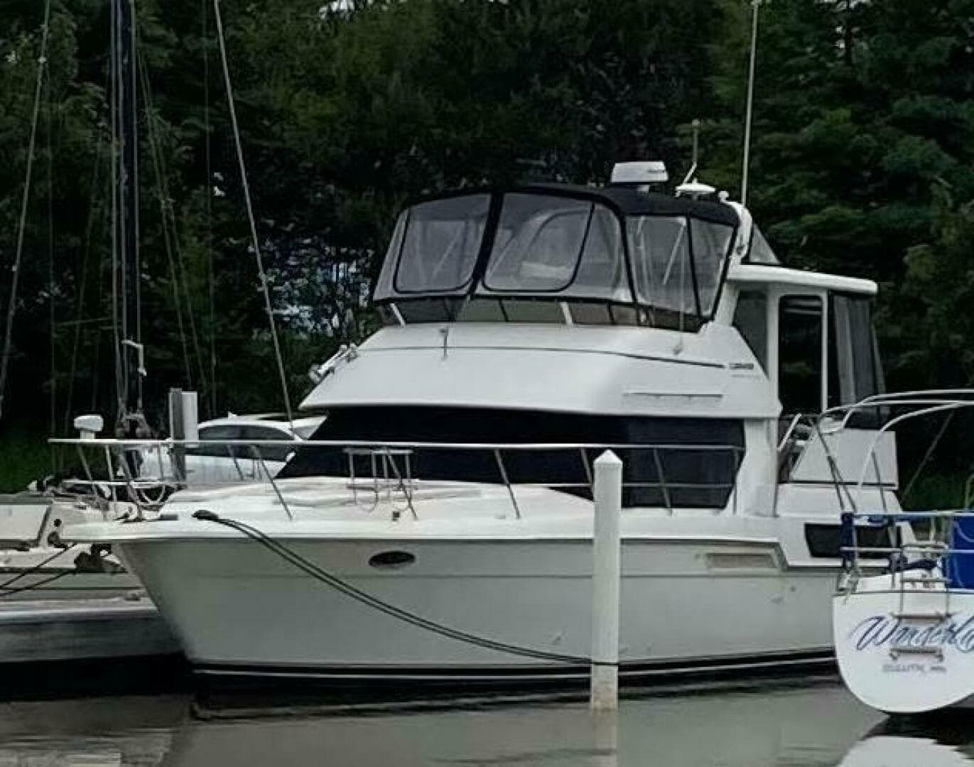 1998 Carver 355 Aft Cabin