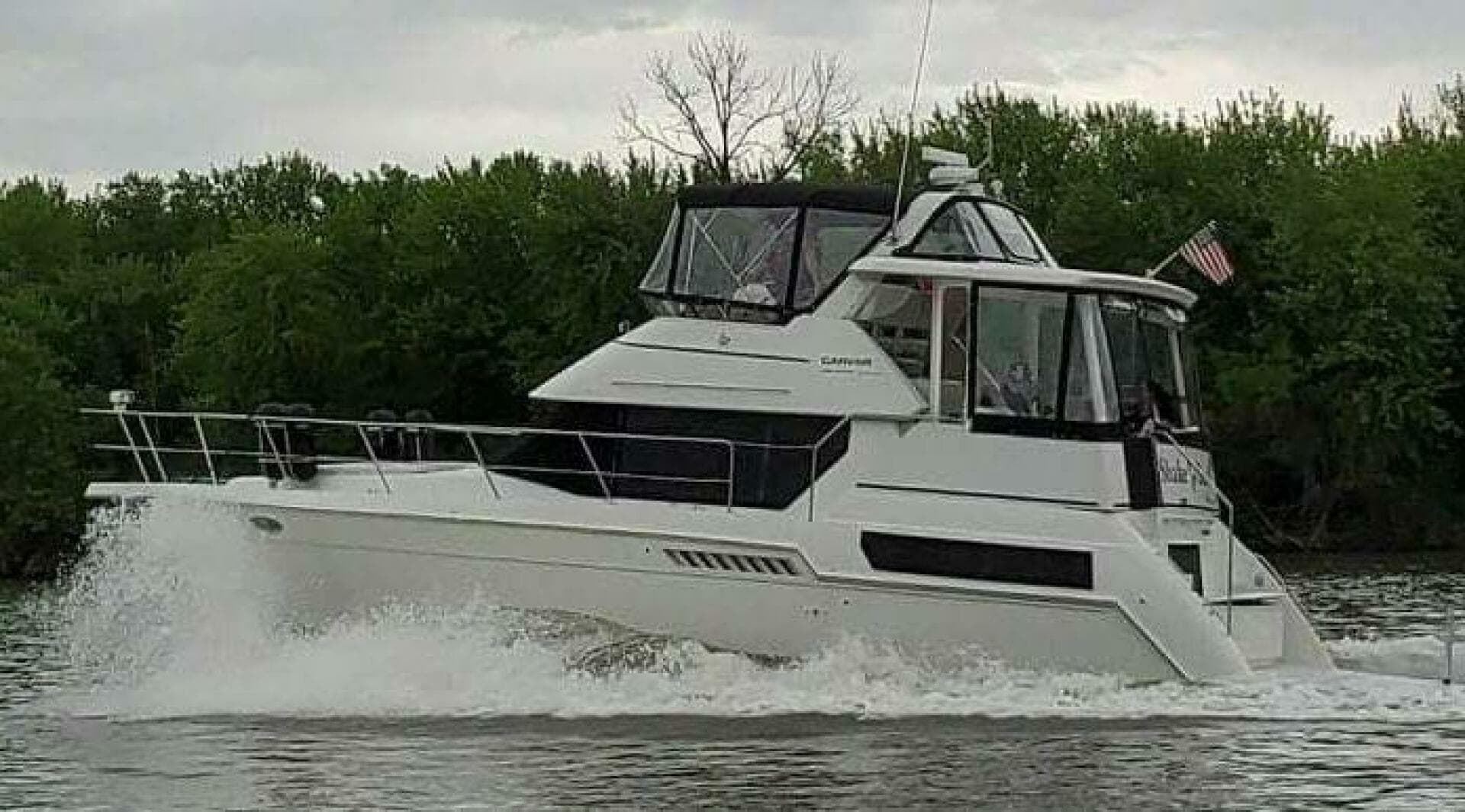 1998 Carver 355 Aft Cabin