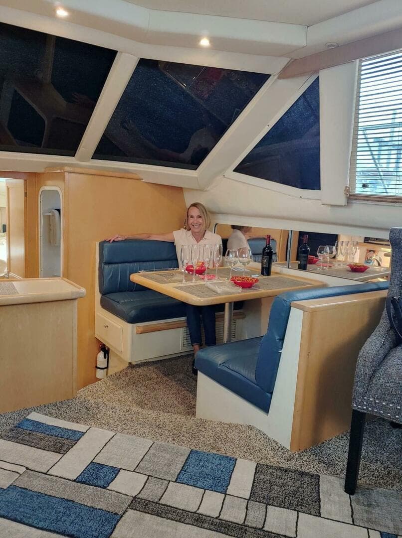 1998 Carver 355 Aft Cabin