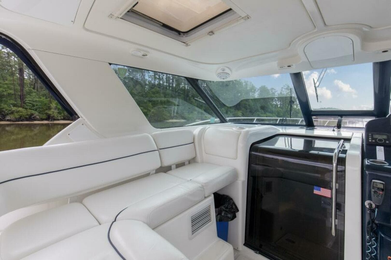 2005 3600 Tiara _Forever Friday_ Cockpit Sitting Area