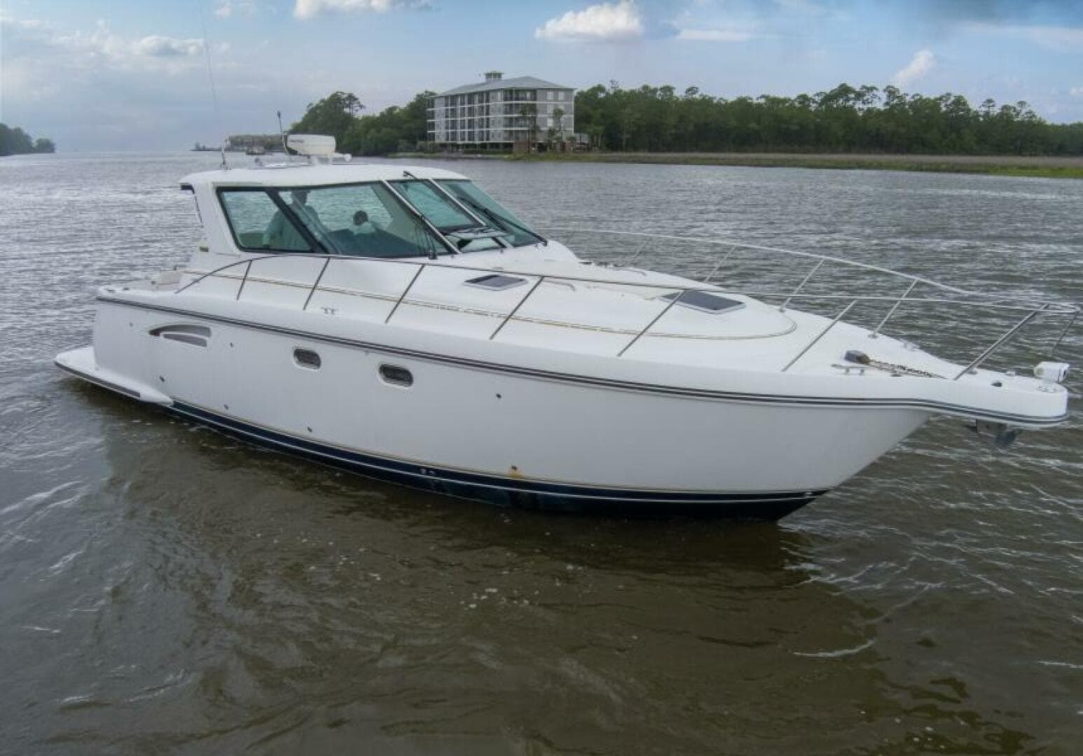 2005 3600 Tiara _Forever Friday_ Starboard Forward Profile