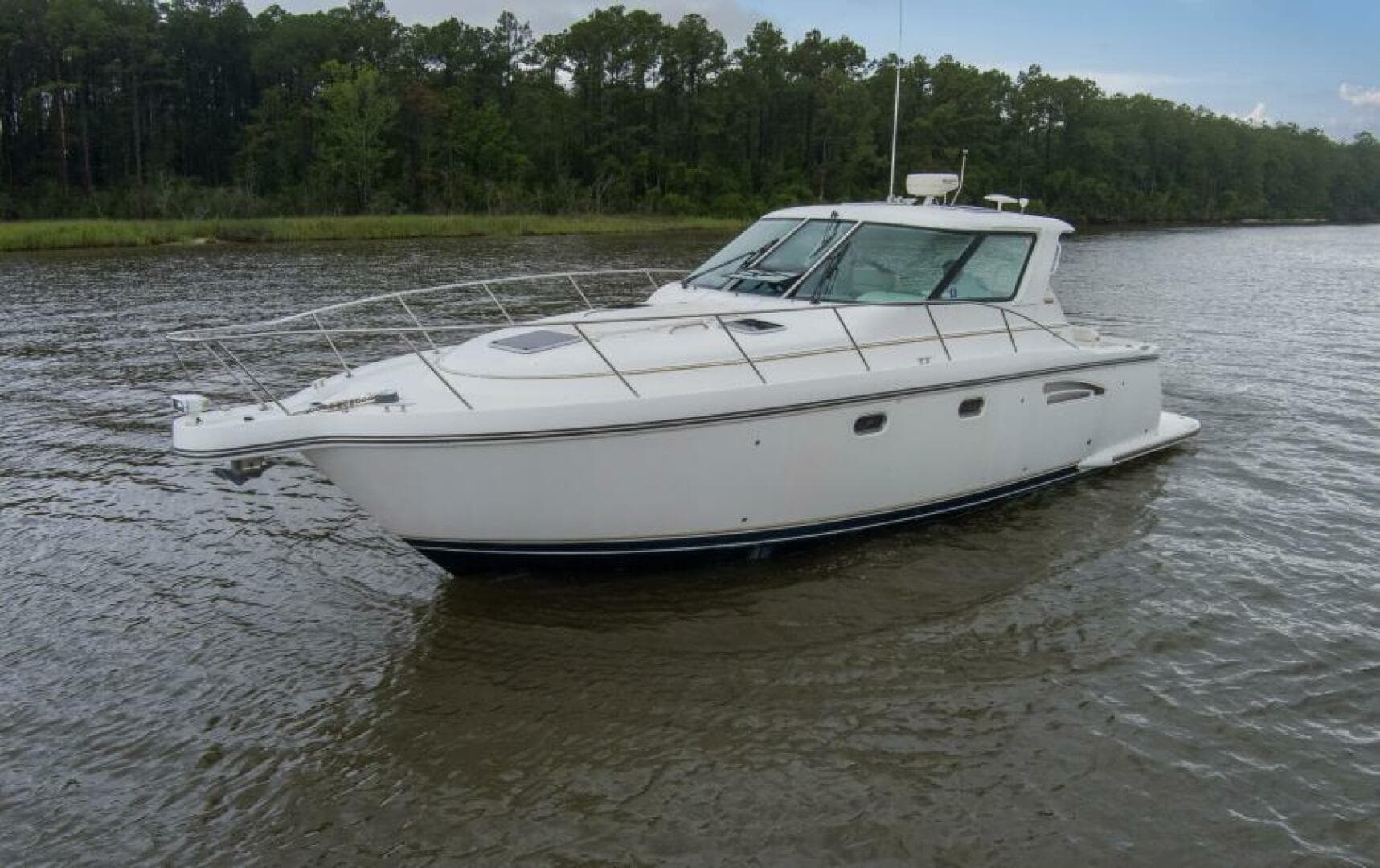 2005 3600 Tiara _Forever Friday_ Exterior (17)