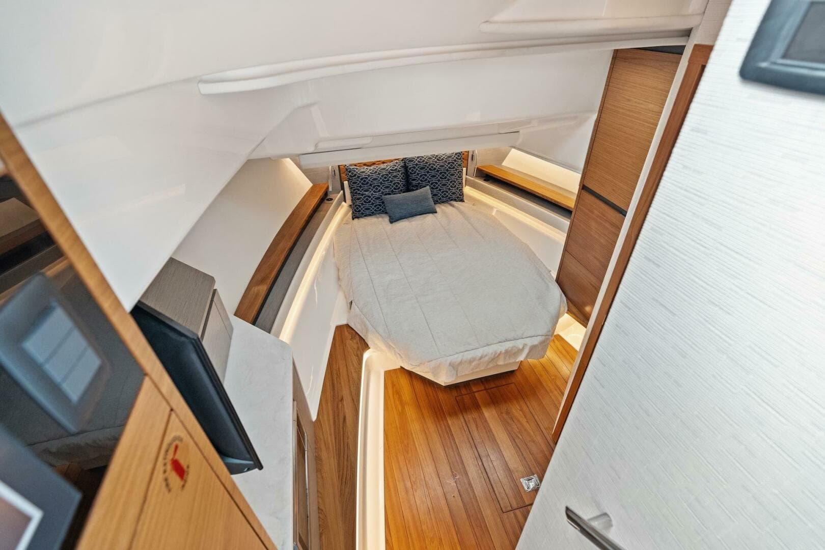 2023 Tiara Yachts 48 LS