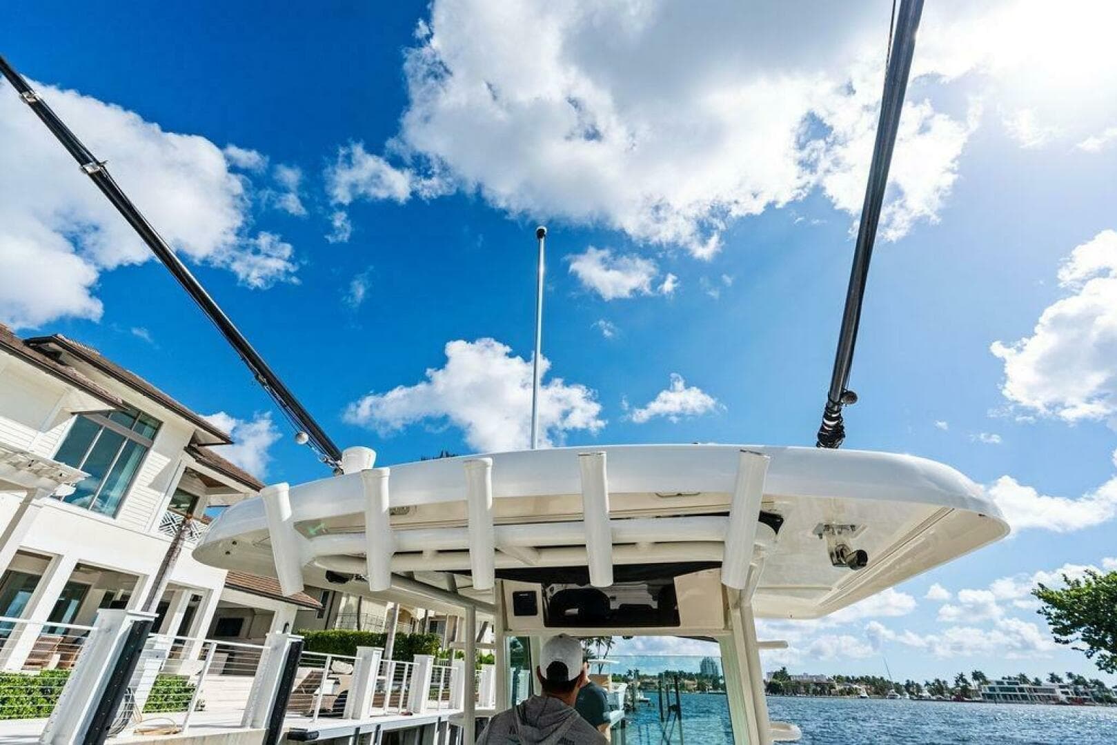 2018 Boston Whaler 330 Outrage