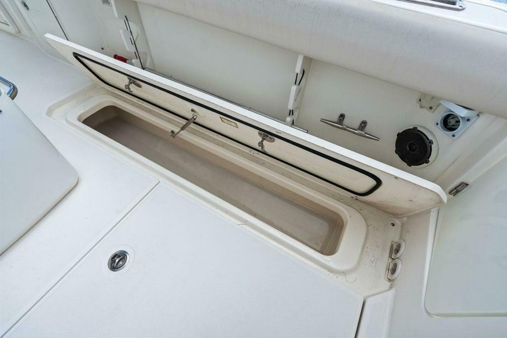 2018 Boston Whaler 330 Outrage