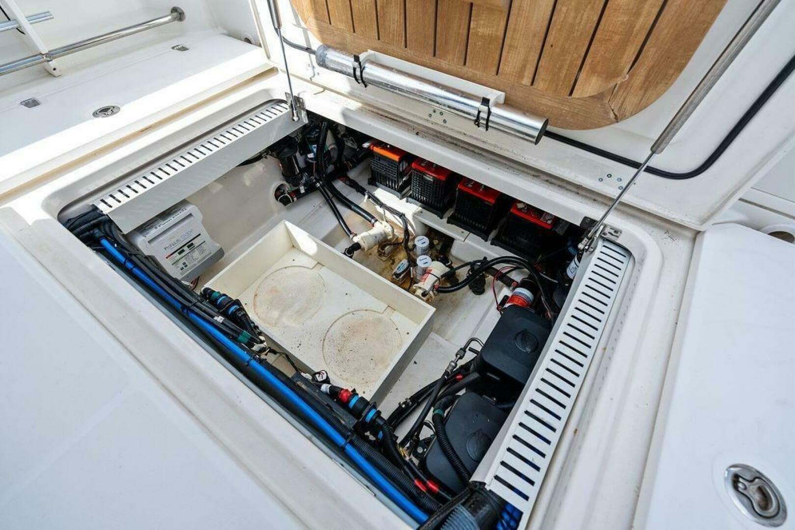 2018 Boston Whaler 330 Outrage