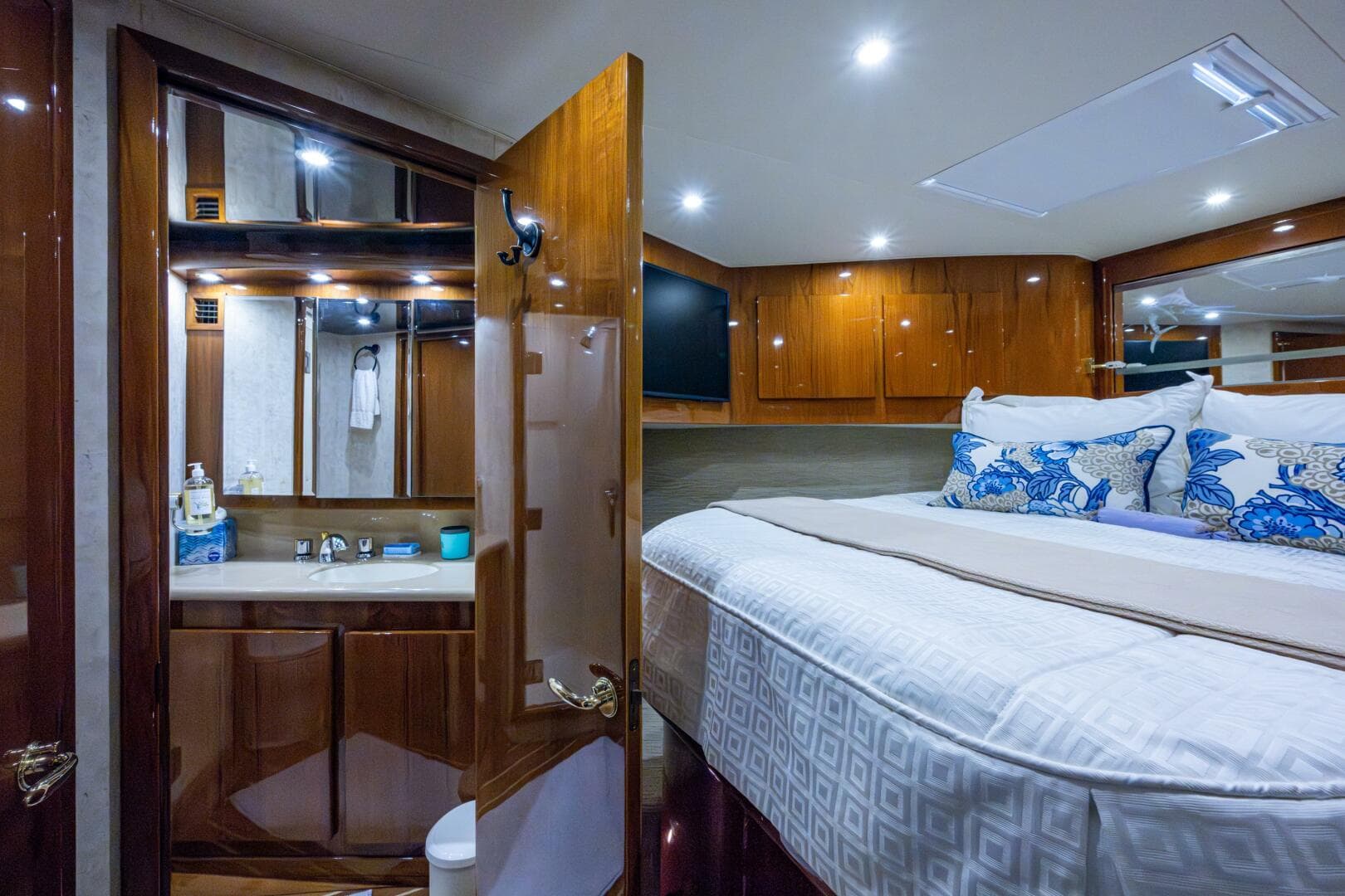 2004 Egg Harbor 43 Sport Fisherman