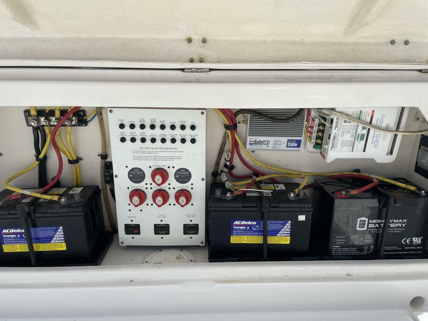 2013 Robalo R305 Walkaround