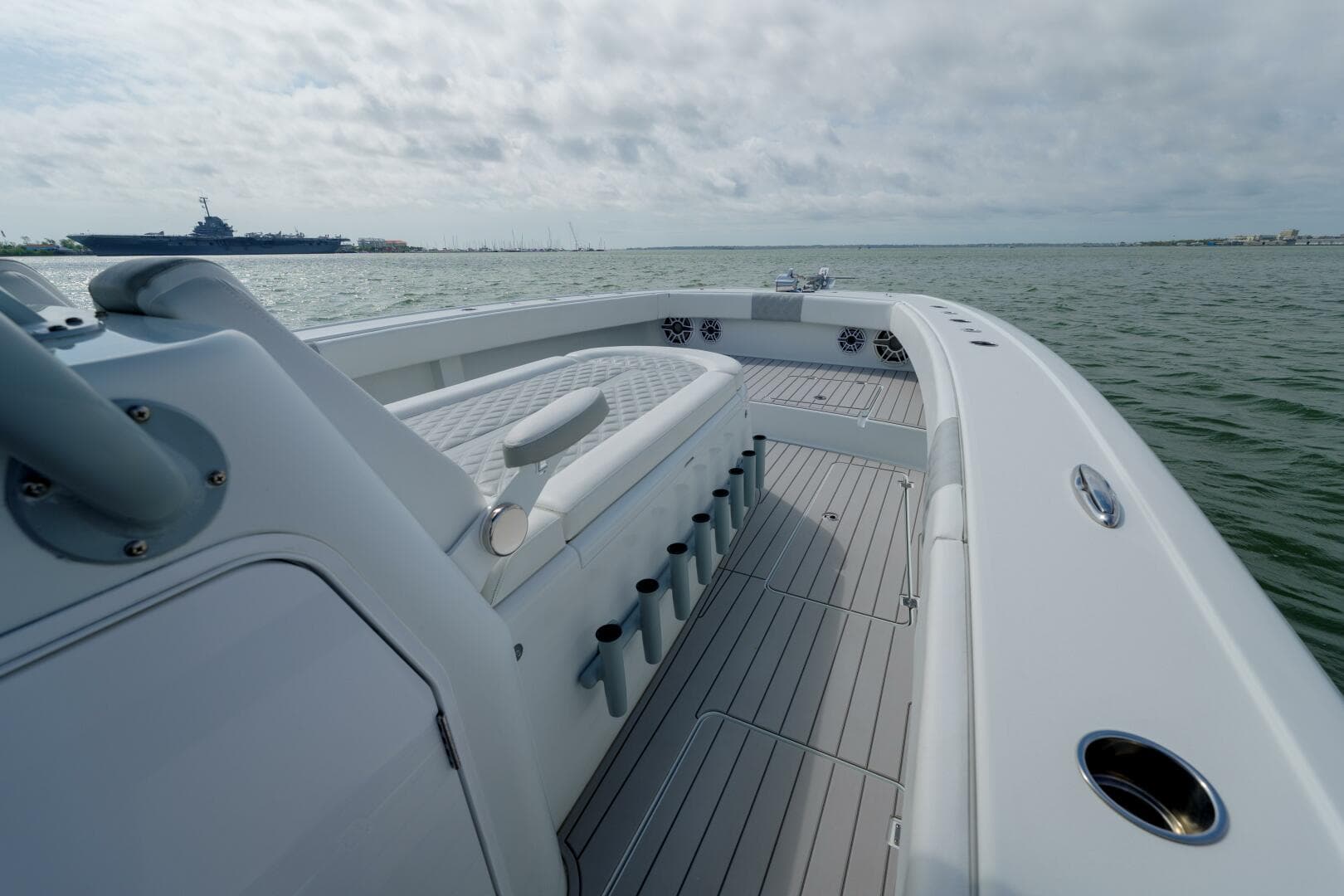 Freeman 42 42LR Double Tap- Bow Seating