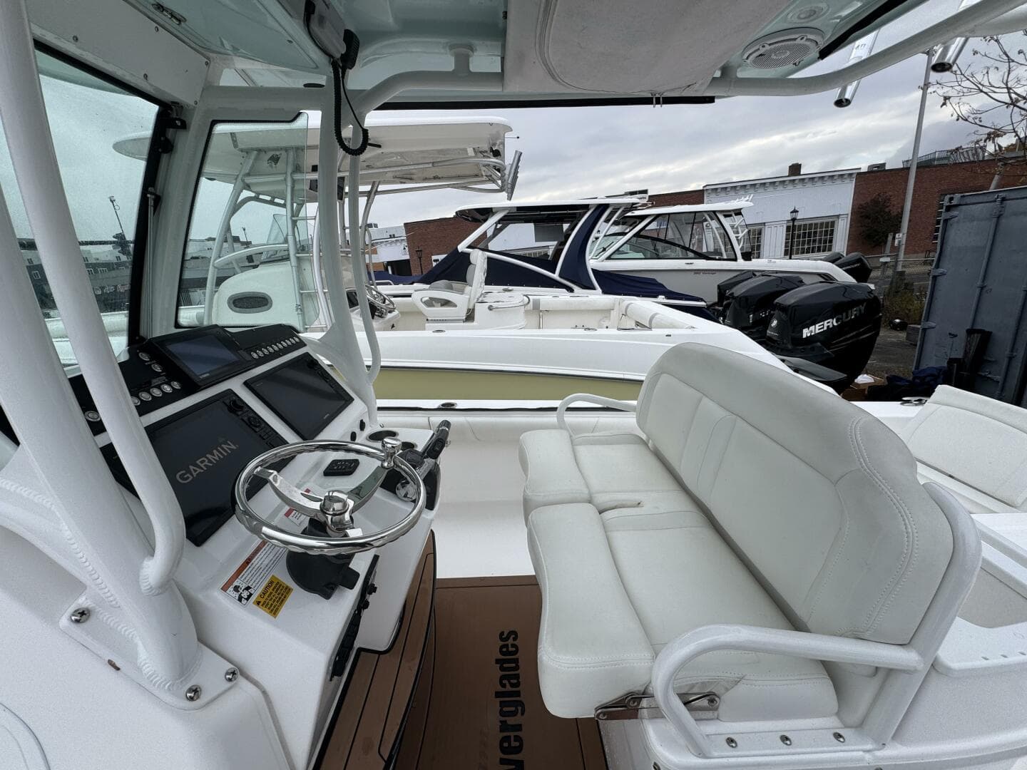 2019 Everglades 273 CC