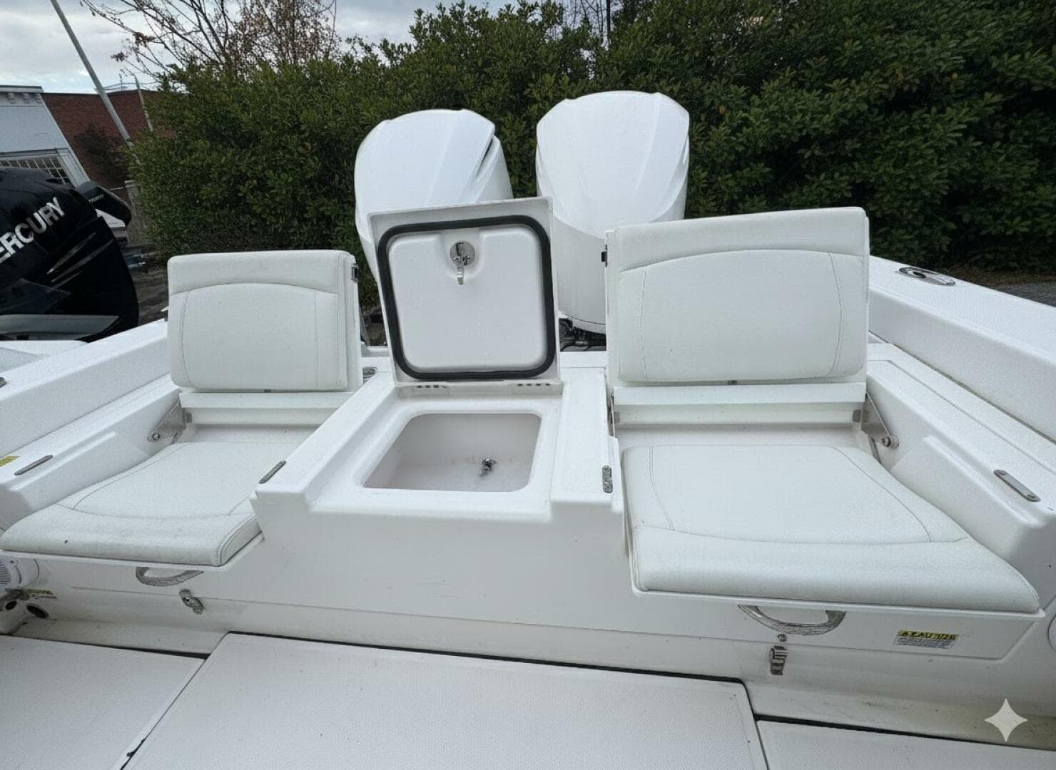 2019 Everglades 273 CC