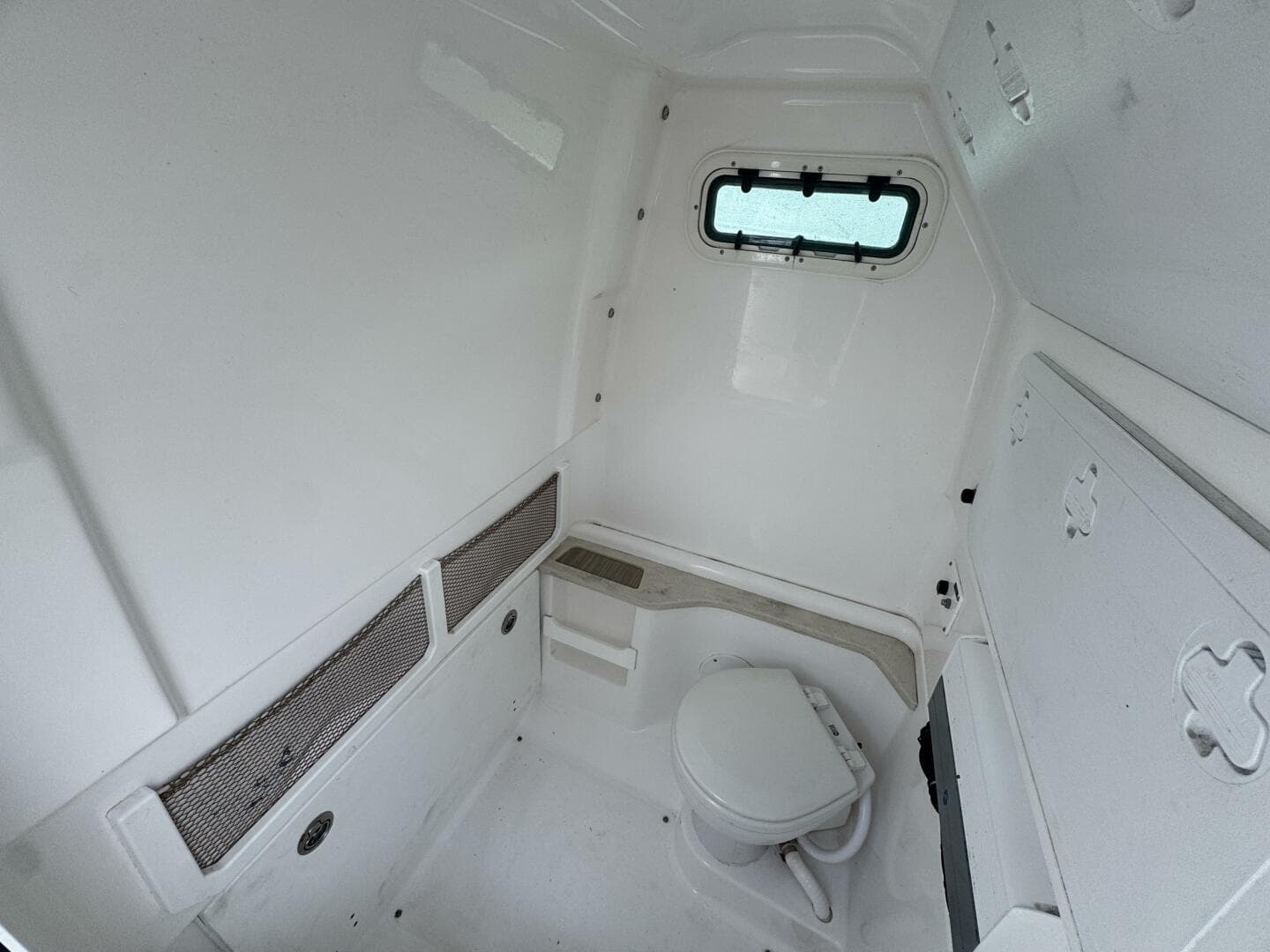 2019 Everglades 273 CC