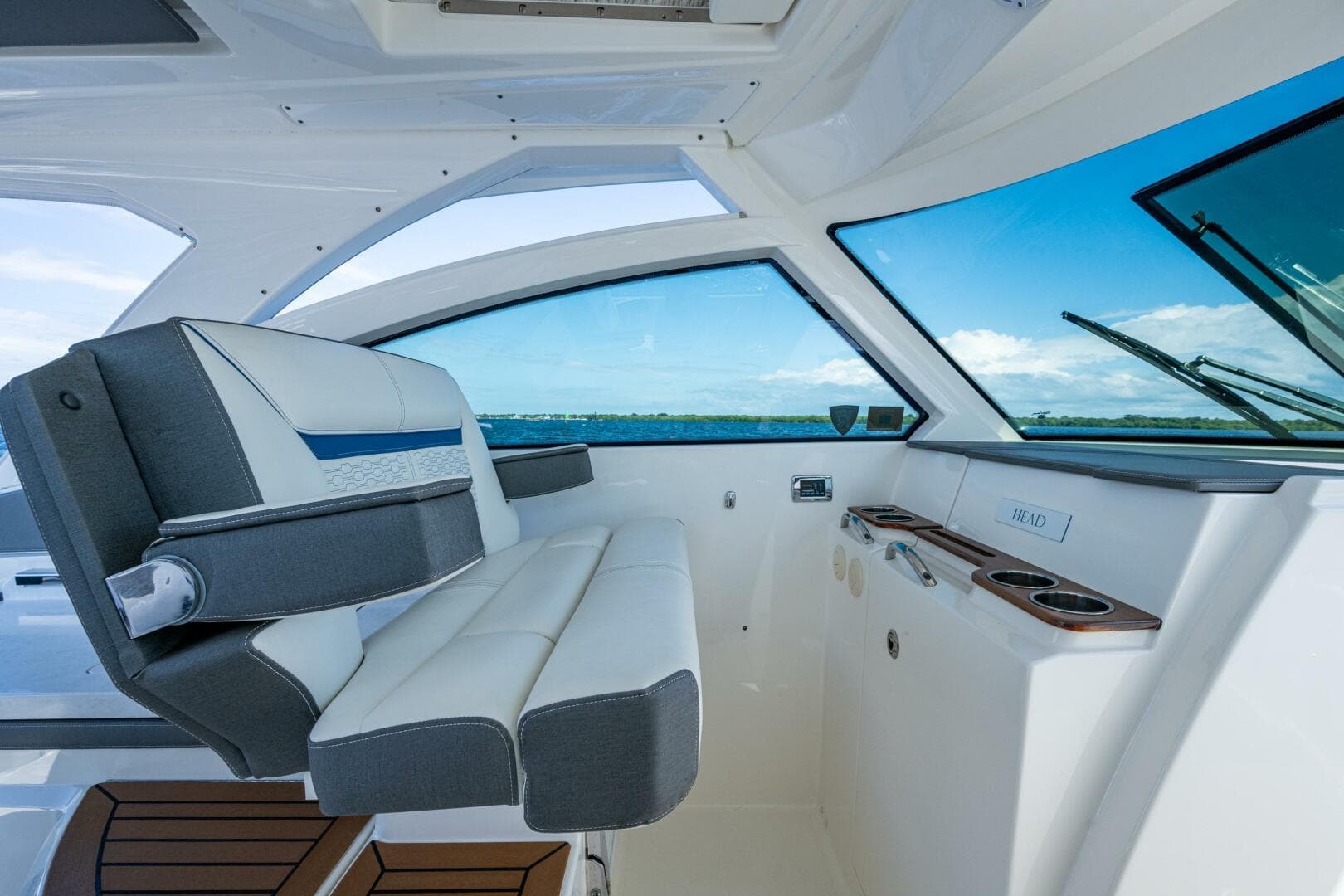 2021 Tiara Yachts 34 LX
