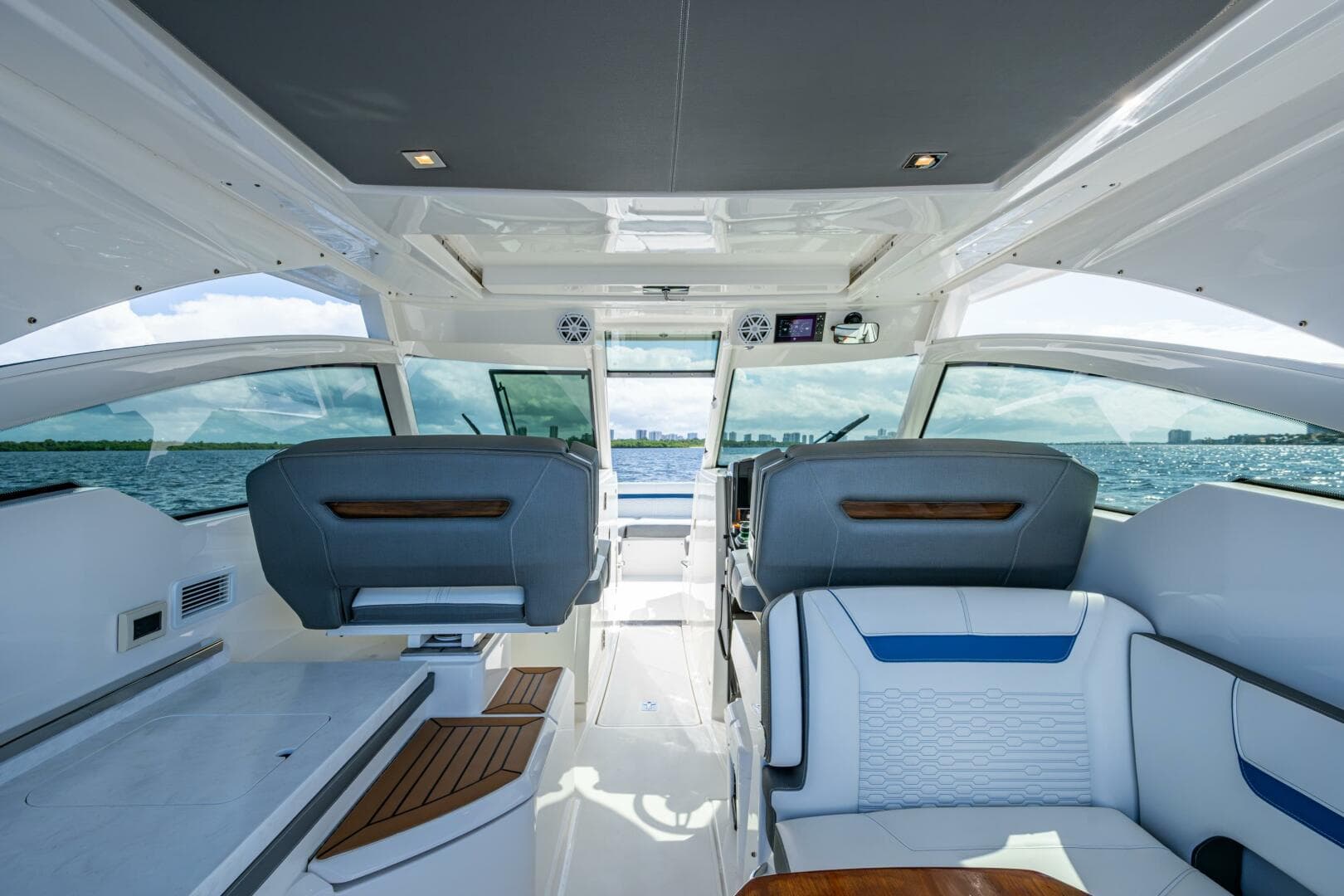 2021 Tiara Yachts 34 LX