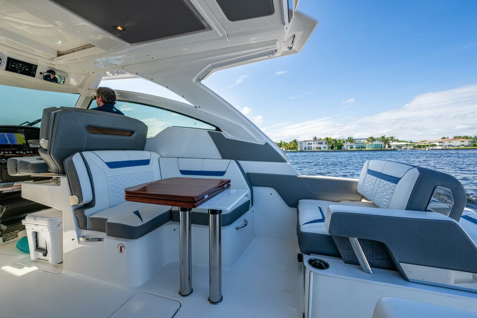 2021 Tiara Yachts 34 LX