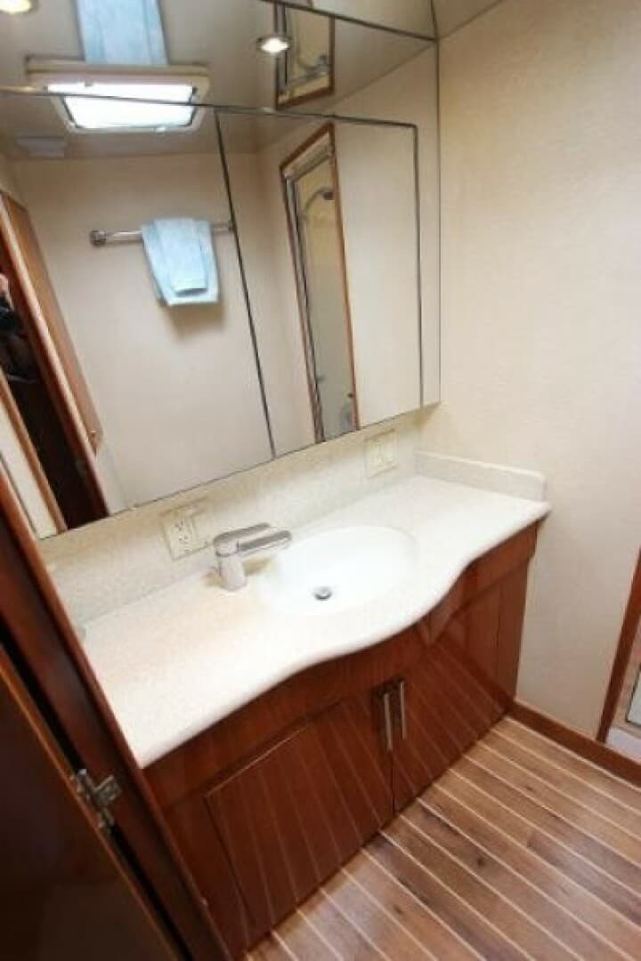 2004 Hatteras 60 Convertible