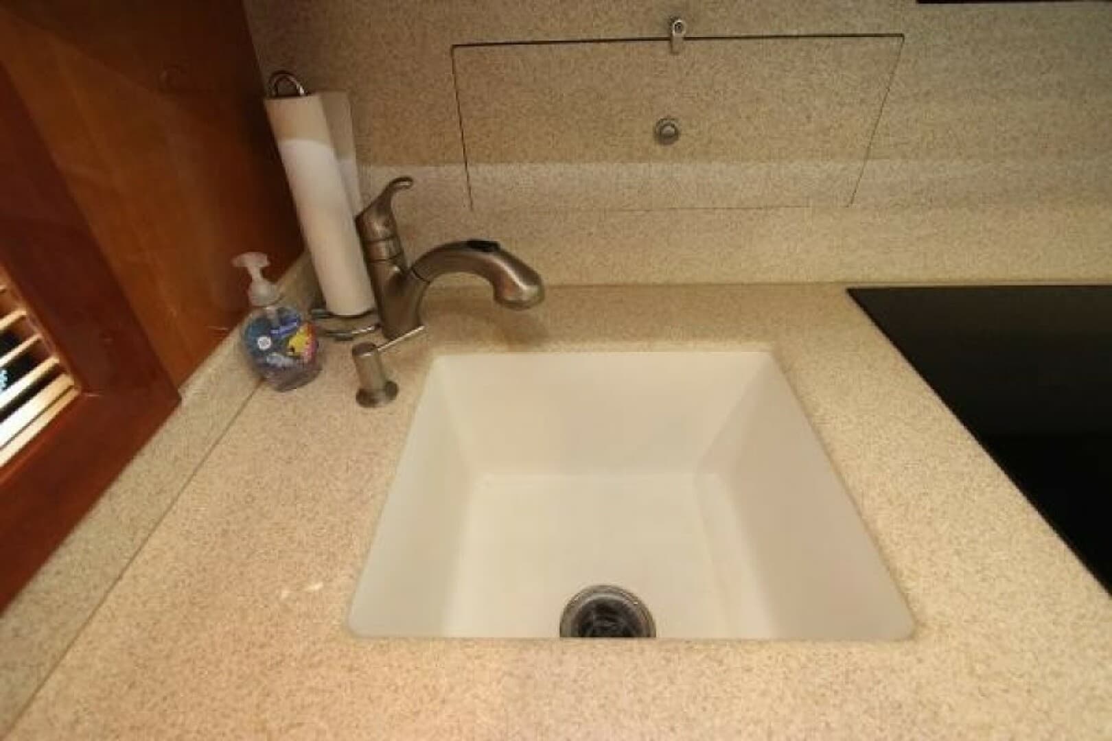 2004 Hatteras 60 Convertible