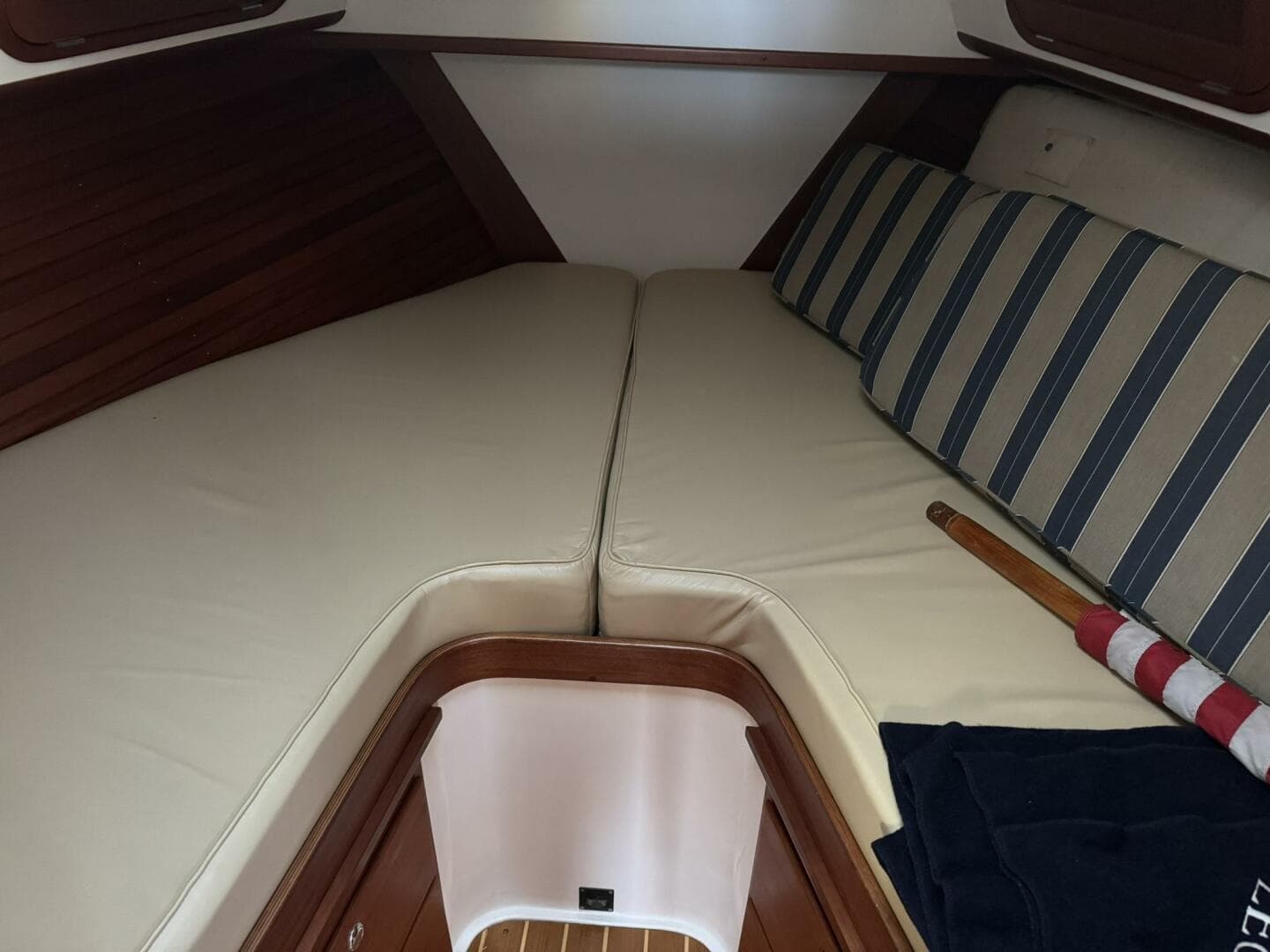 2001 Legacy Yachts Express