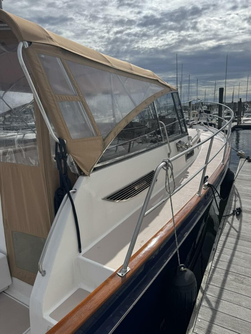 2001 Legacy Yachts Express