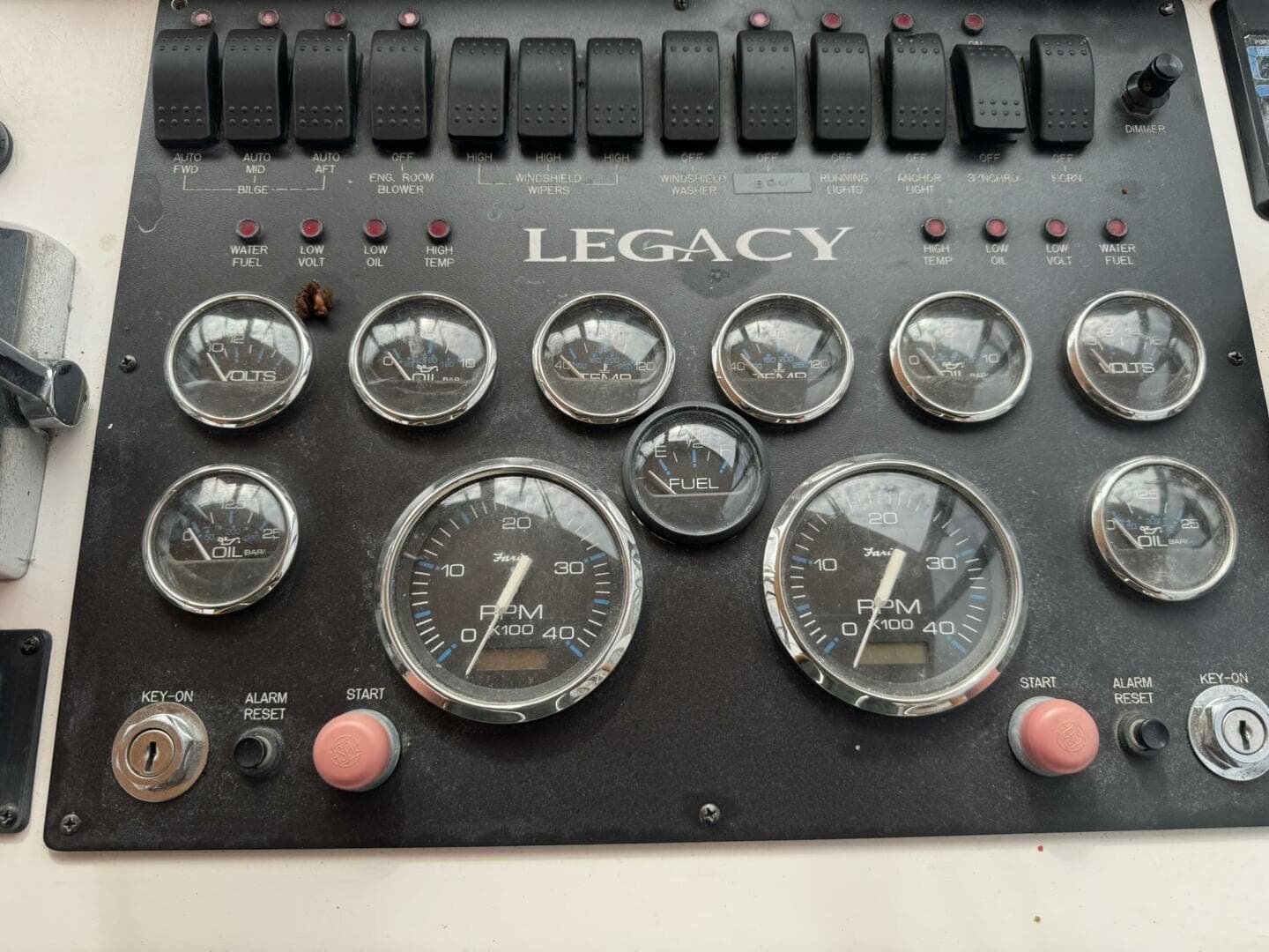 2001 Legacy Yachts Express