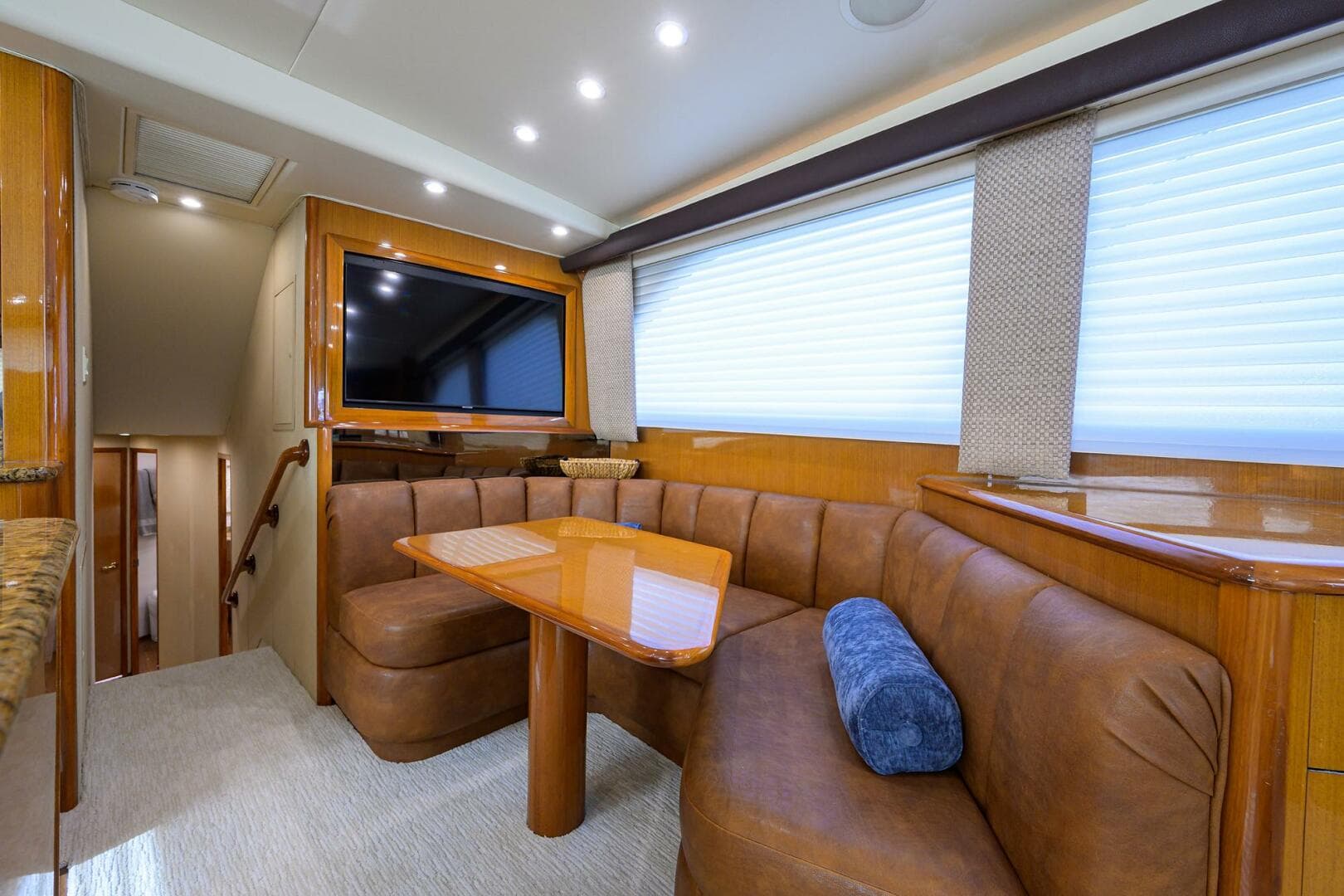 Viking 56 MATTER OF TIME - Dinette