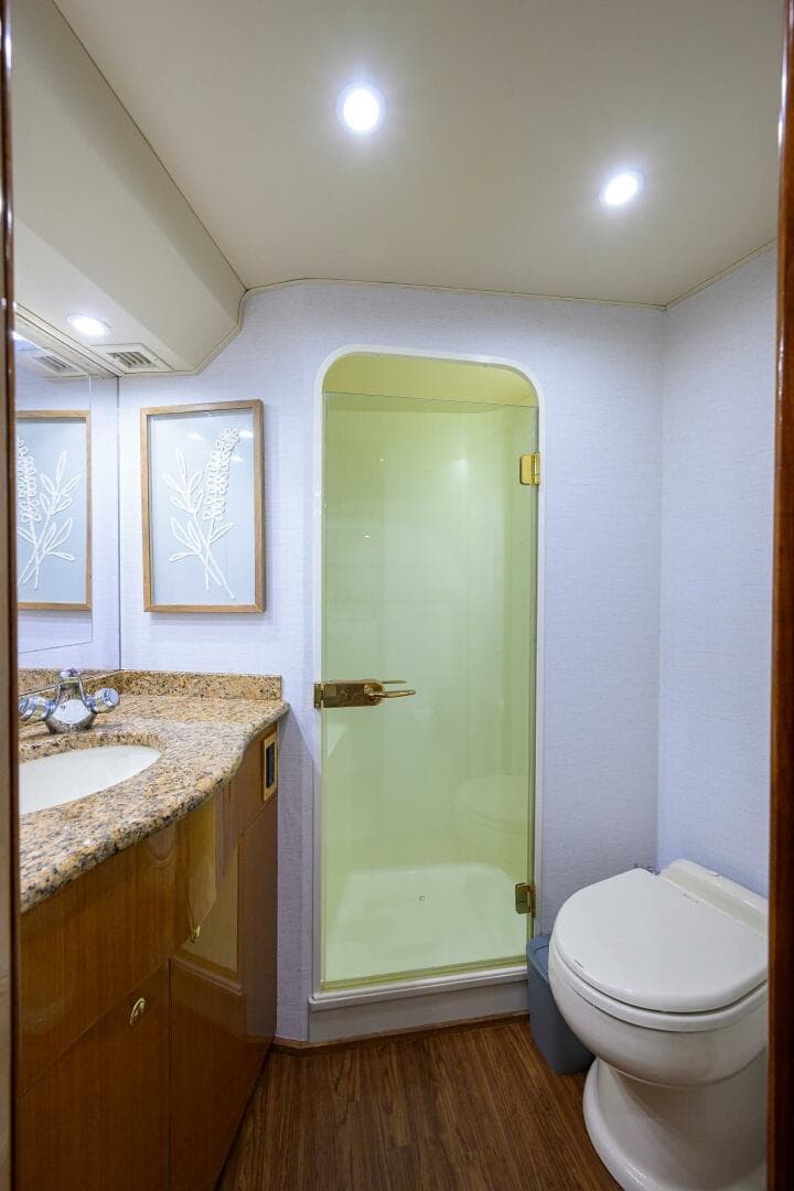 Viking 56 MATTER OF TIME - Master Ensuite Head