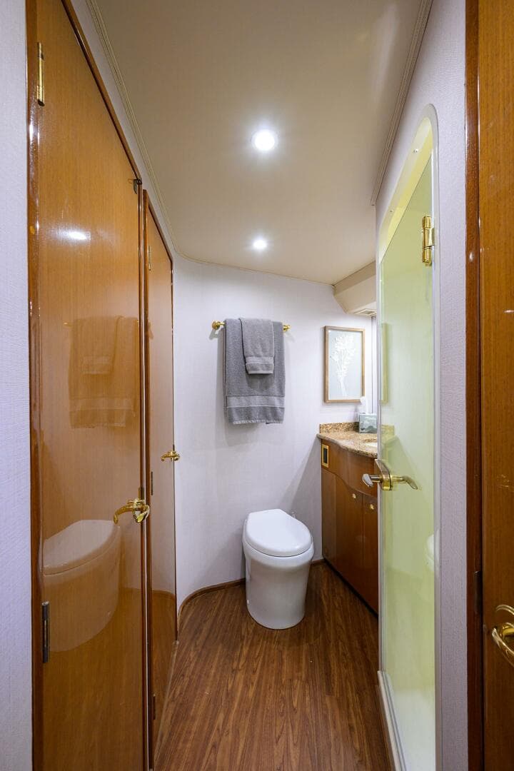 Viking 56 MATTER OF TIME - Guest Head