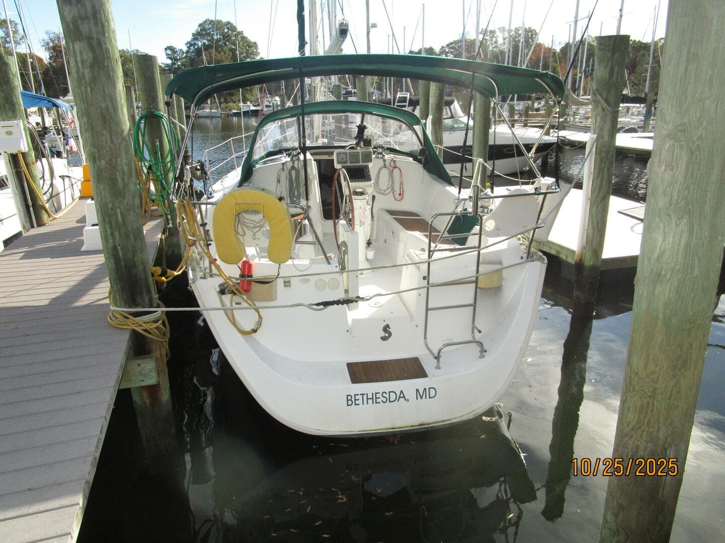 37' Beneteau aft profile