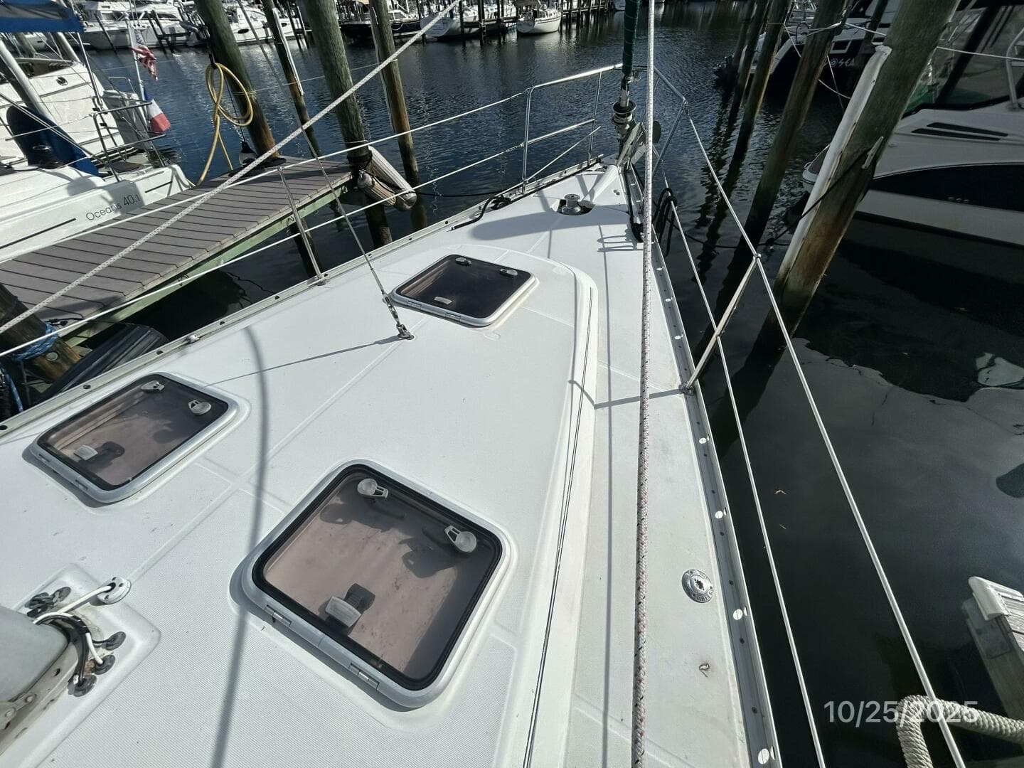 37' Beneteau foredeck2