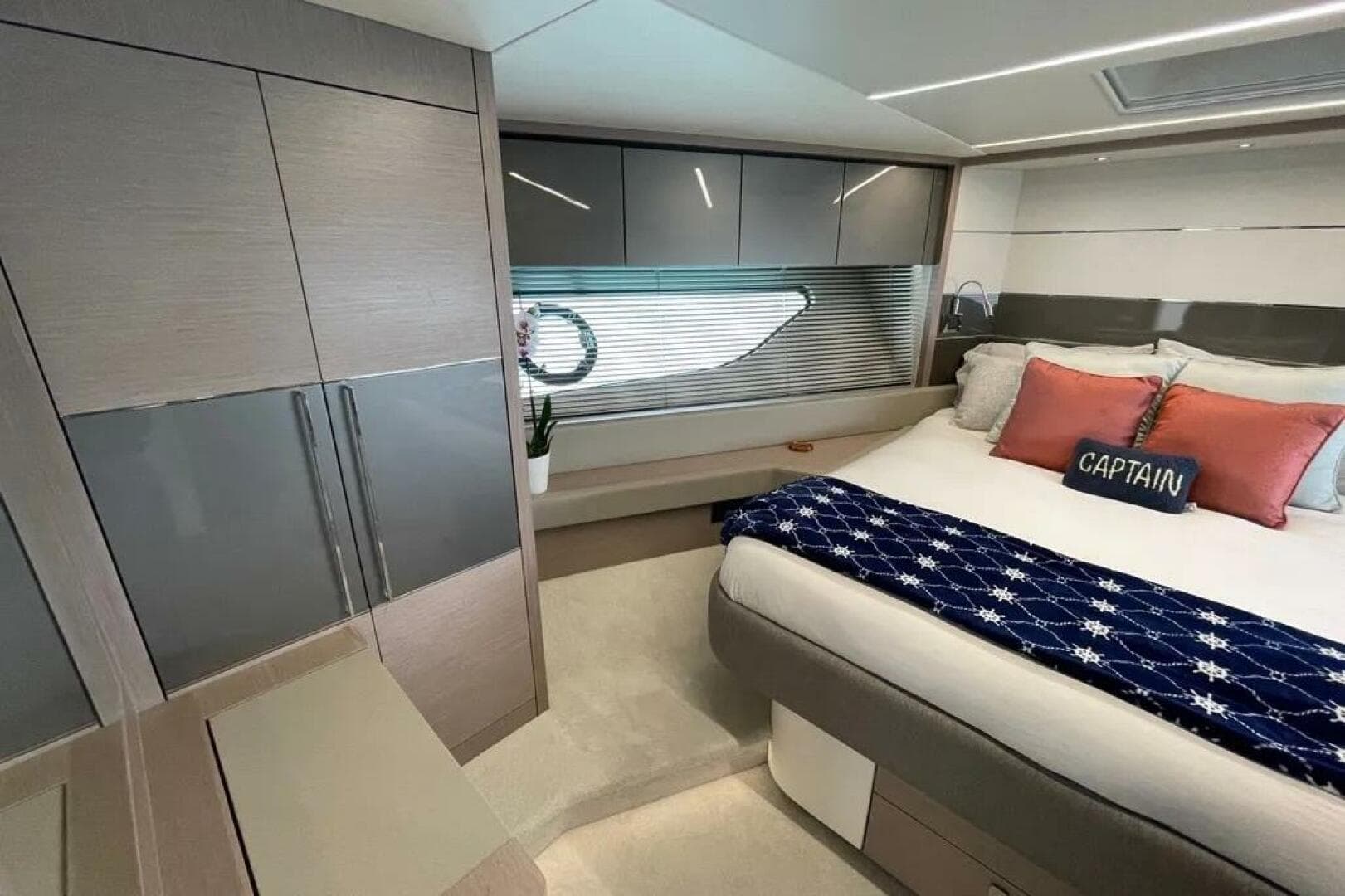 2020 Sunseeker 74 Sport Yacht