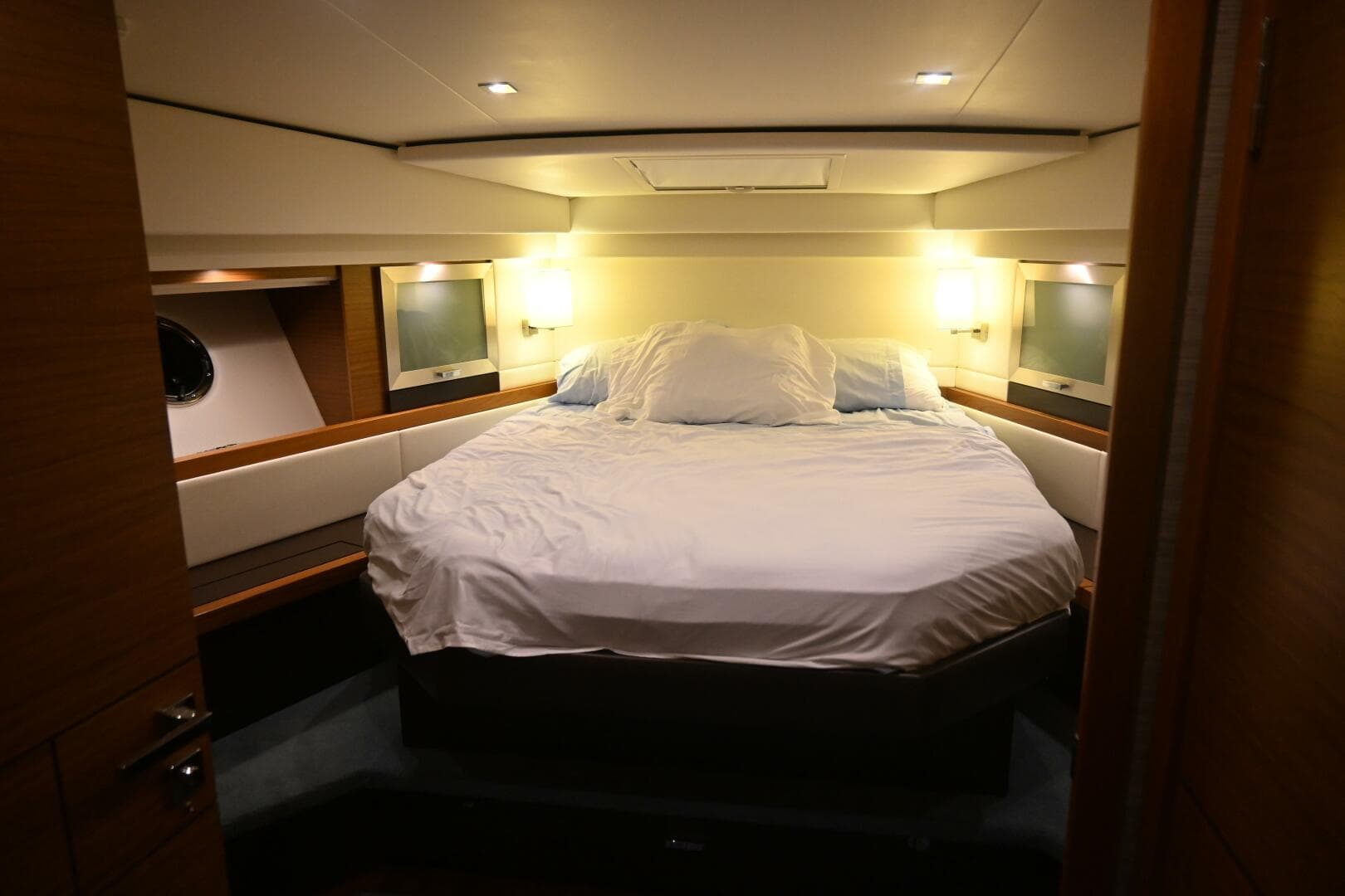 2017 Tiara Yachts 44 Coupe