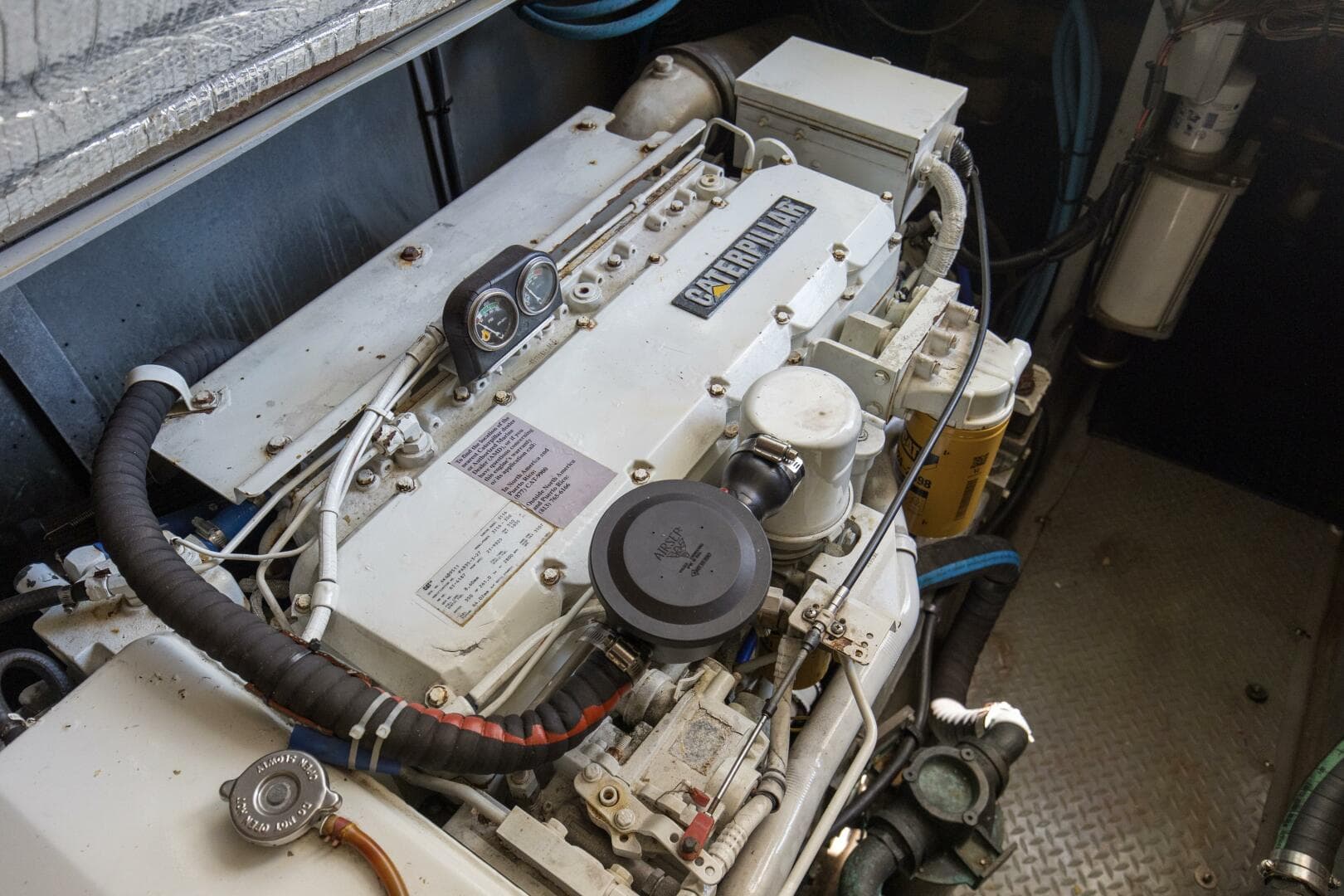 2000 40 Sea Ray 400 Sedan Bridge Silver Lining Engine Room (1)