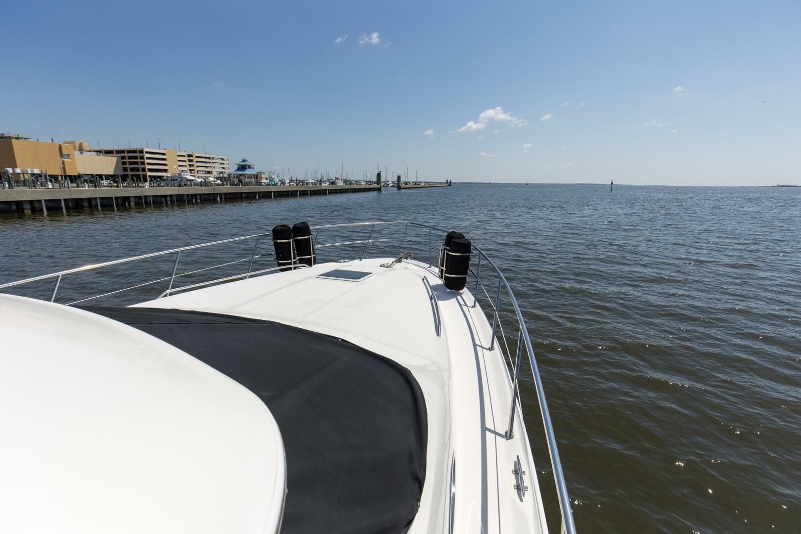 2000 40 Sea Ray 400 Sedan Bridge Silver Lining Bow (2)