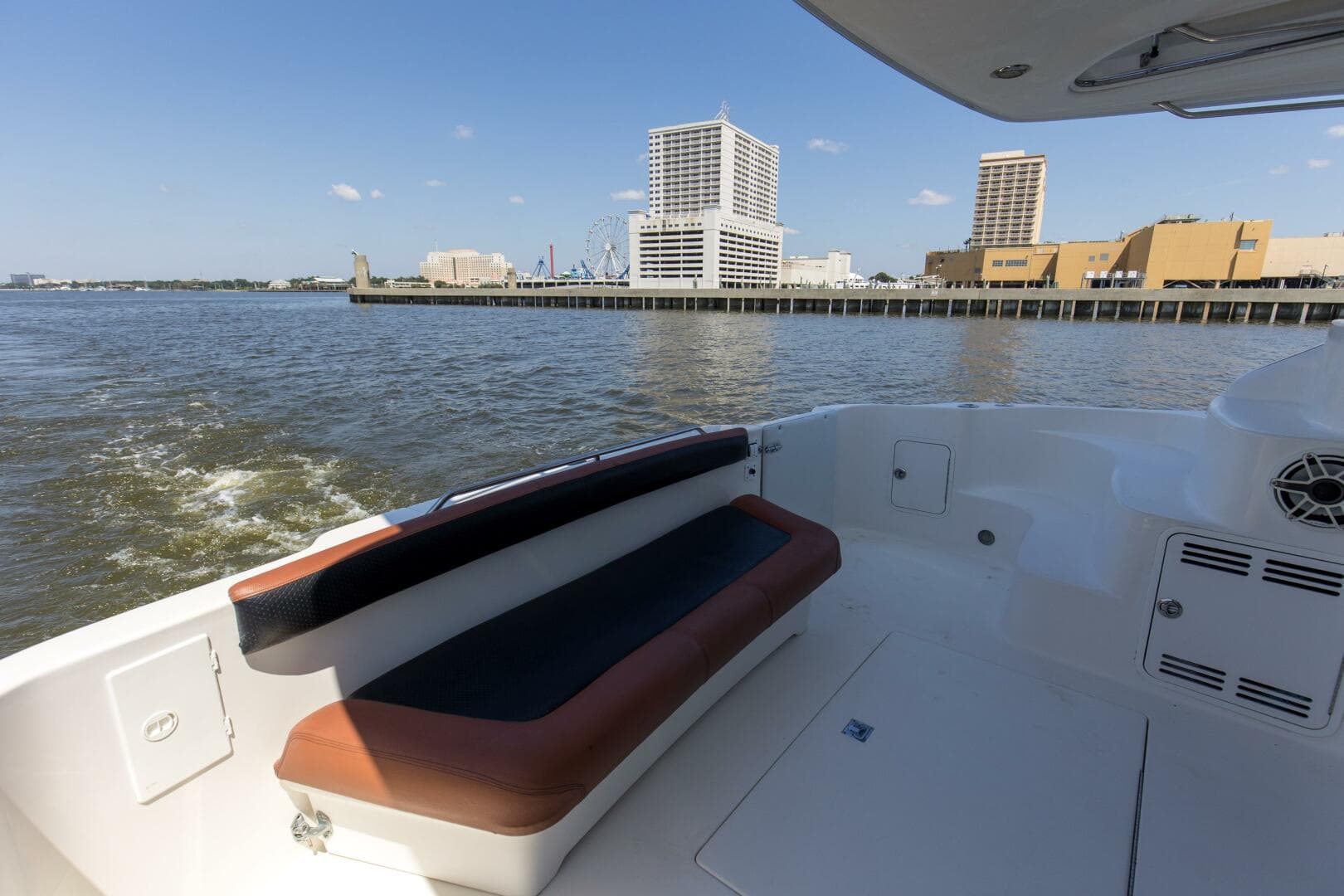 2000 40 Sea Ray 400 Sedan Bridge Silver Lining Mezzanine (2)