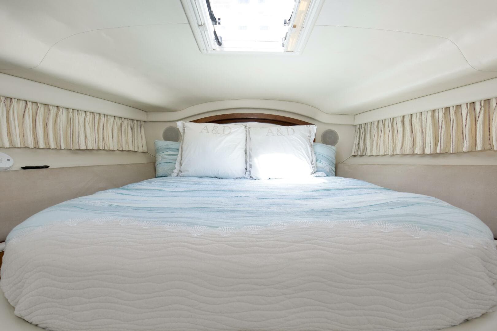 2000 40 Sea Ray 400 Sedan Bridge Silver Lining Primary Stateroom