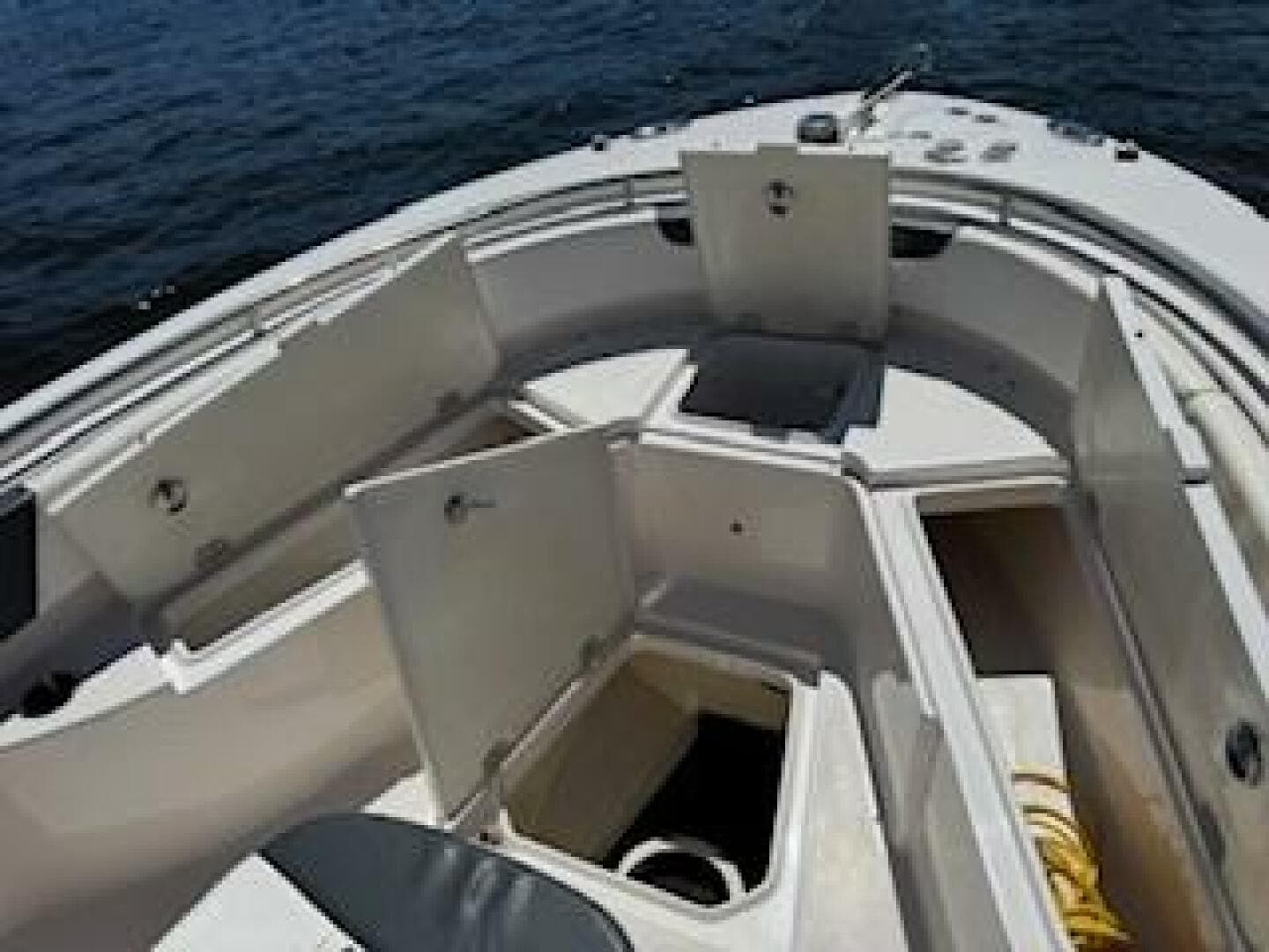 2022 Robalo R242 Center Console