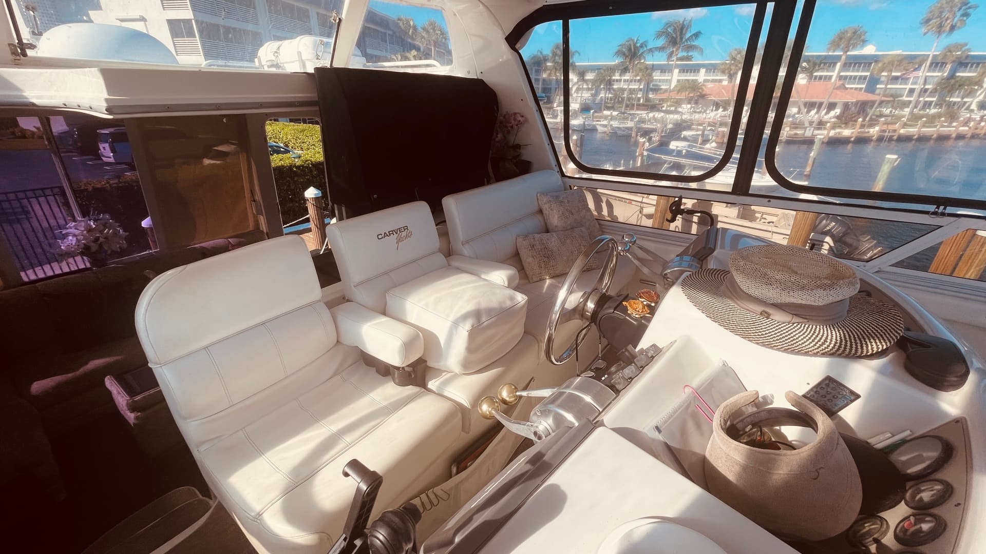 1997 CARVER YACHTS 500 COCKPIT MY