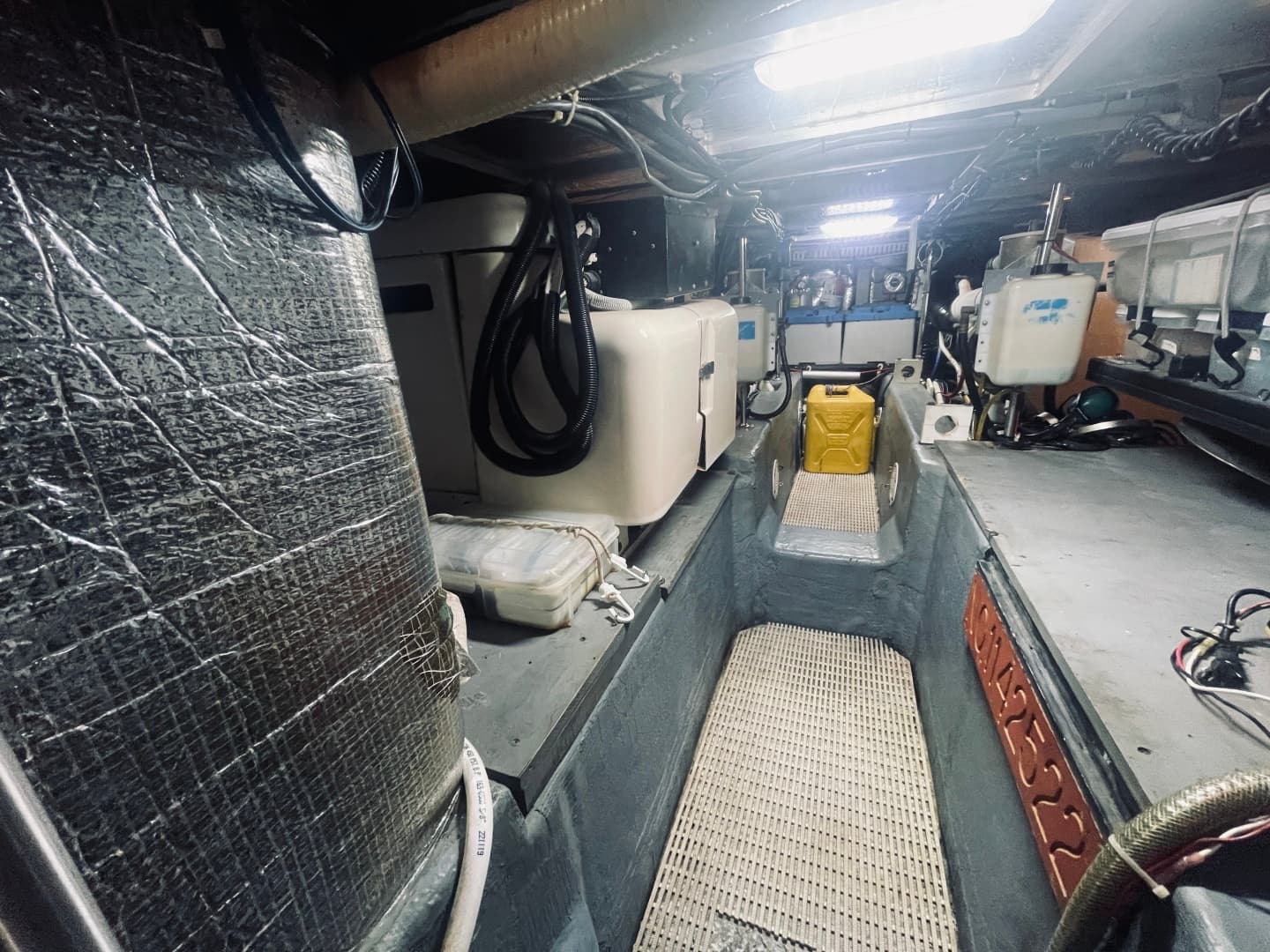 1997 CARVER YACHTS 500 COCKPIT MY