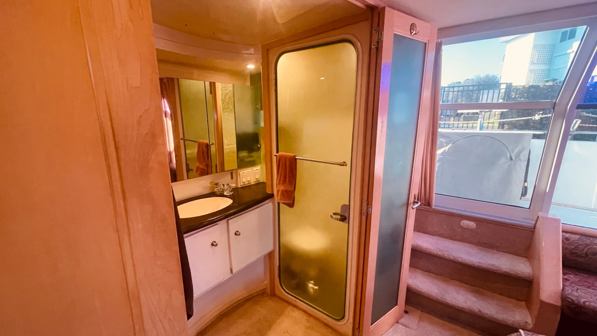 1997 CARVER YACHTS 500 COCKPIT MY