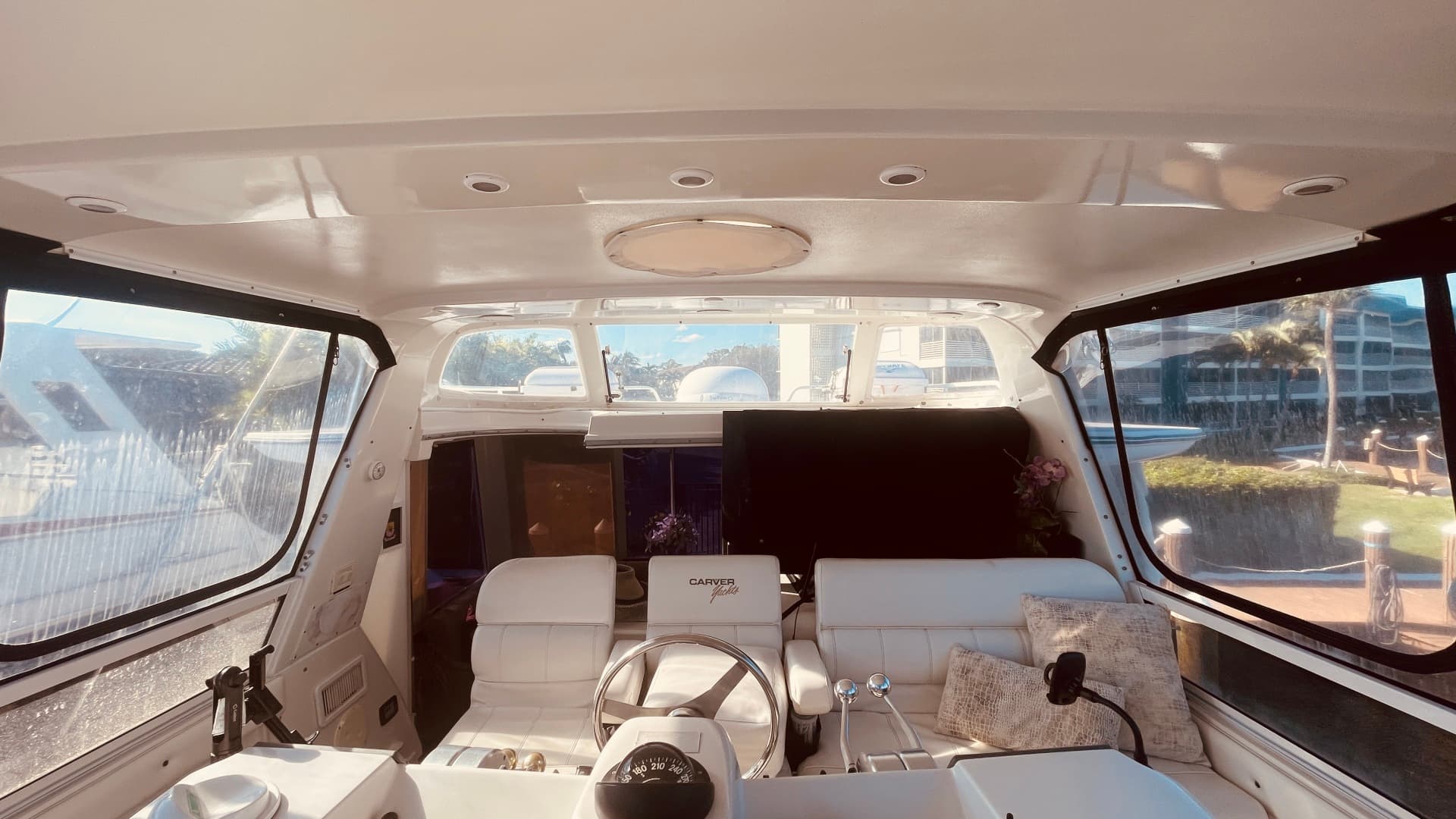 1997 CARVER YACHTS 500 COCKPIT MY