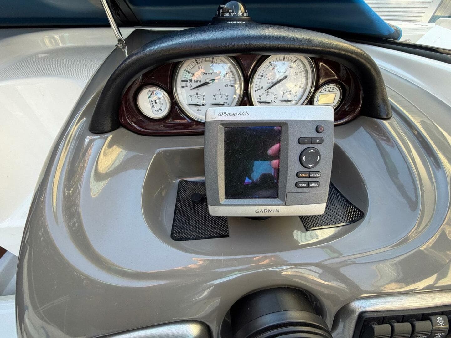 2008 Regal 2450 Cuddy