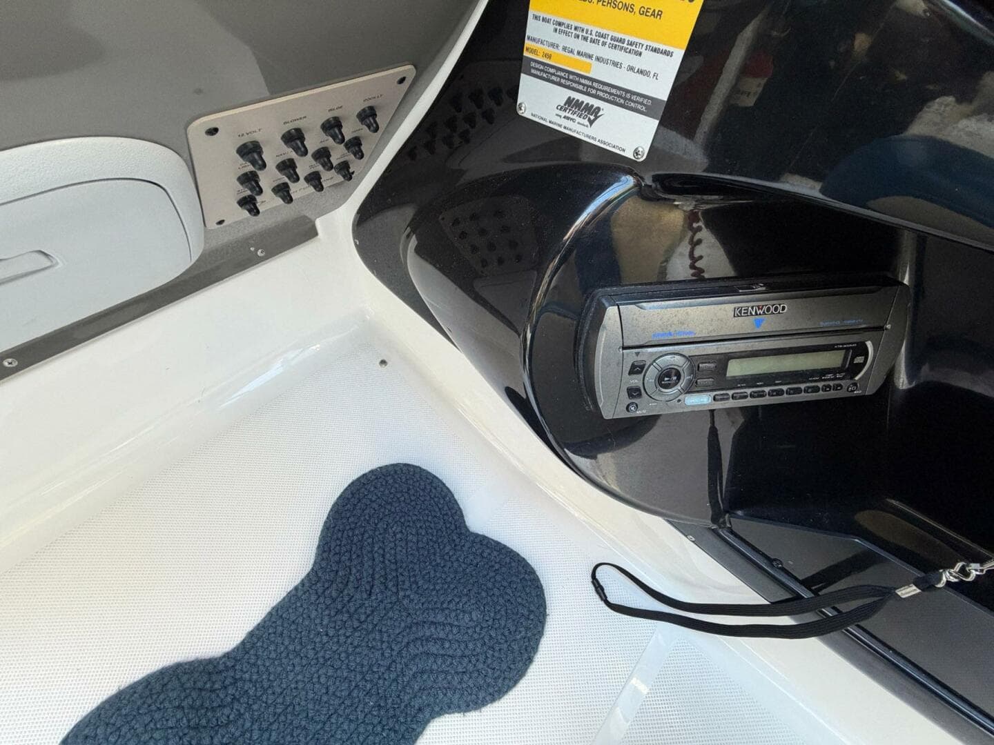 2008 Regal 2450 Cuddy