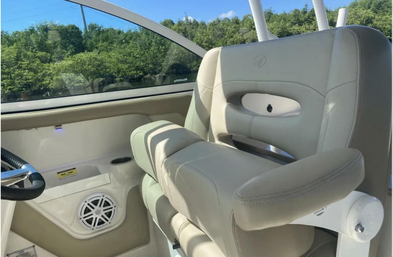 2018 Sailfish 325 DC