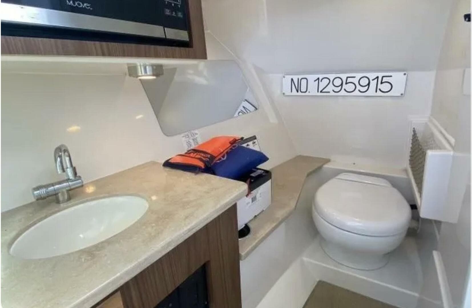 2018 Sailfish 325 DC