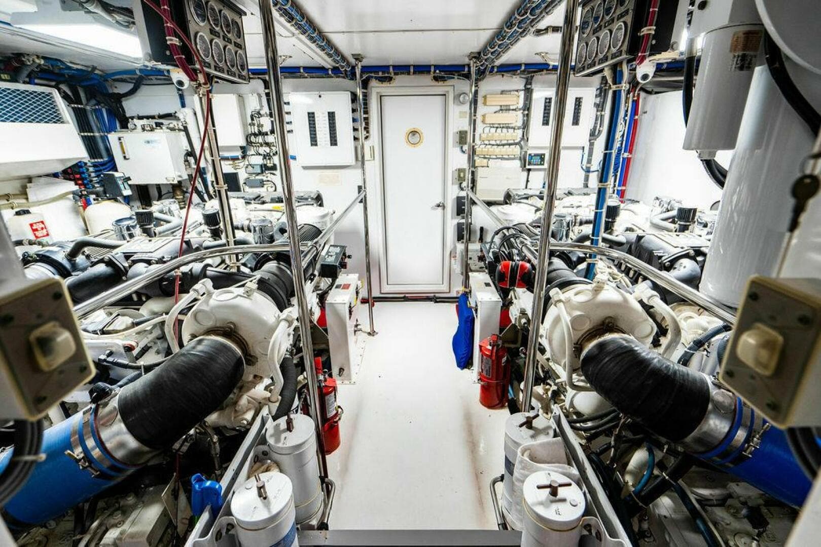 2003 Hatteras Cockpit MY