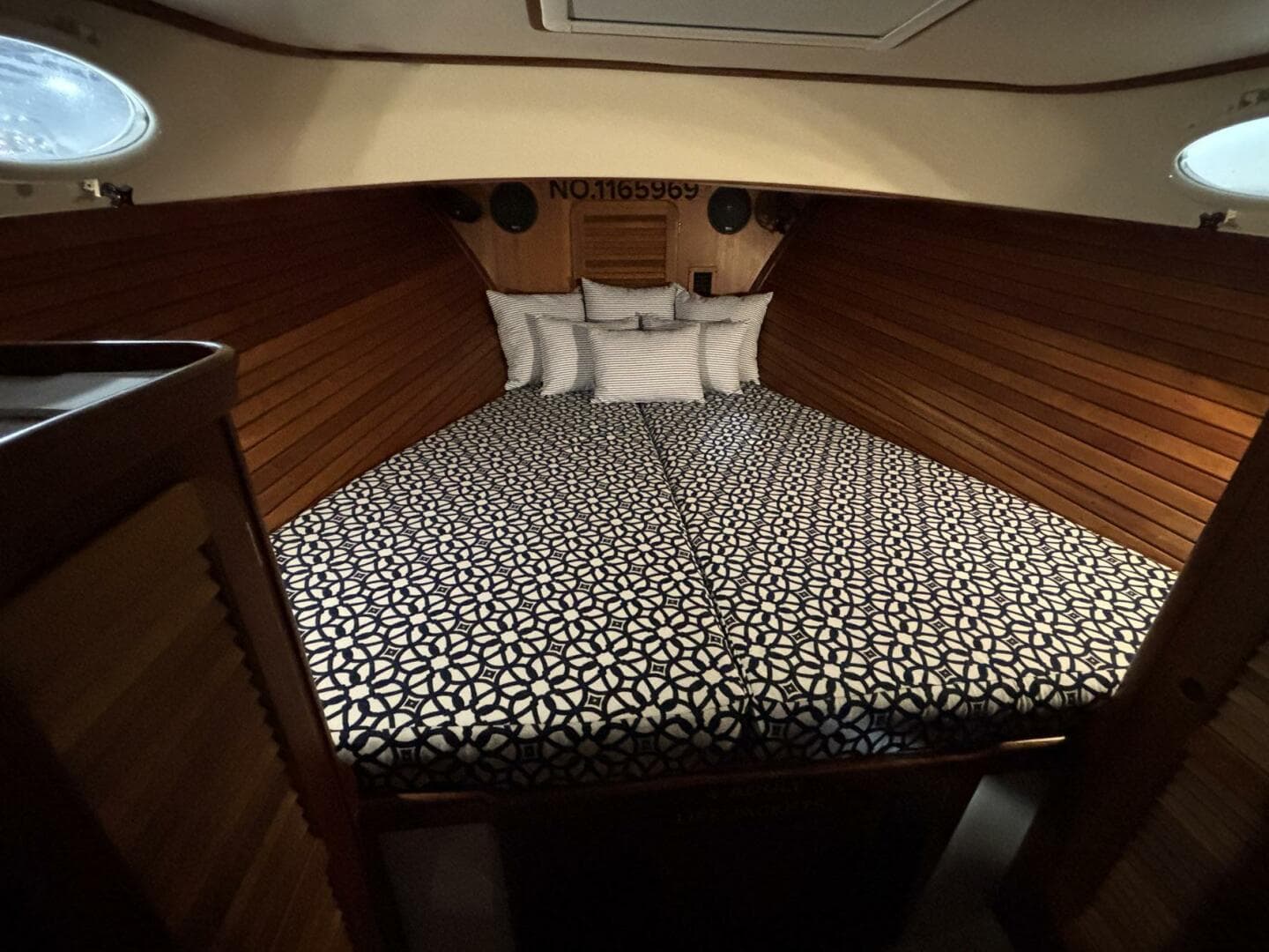 2004 Hinckley 36 Picnic Boat EP