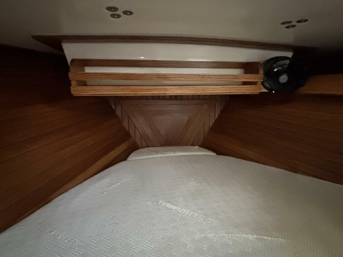 Vberth w/book shelf above