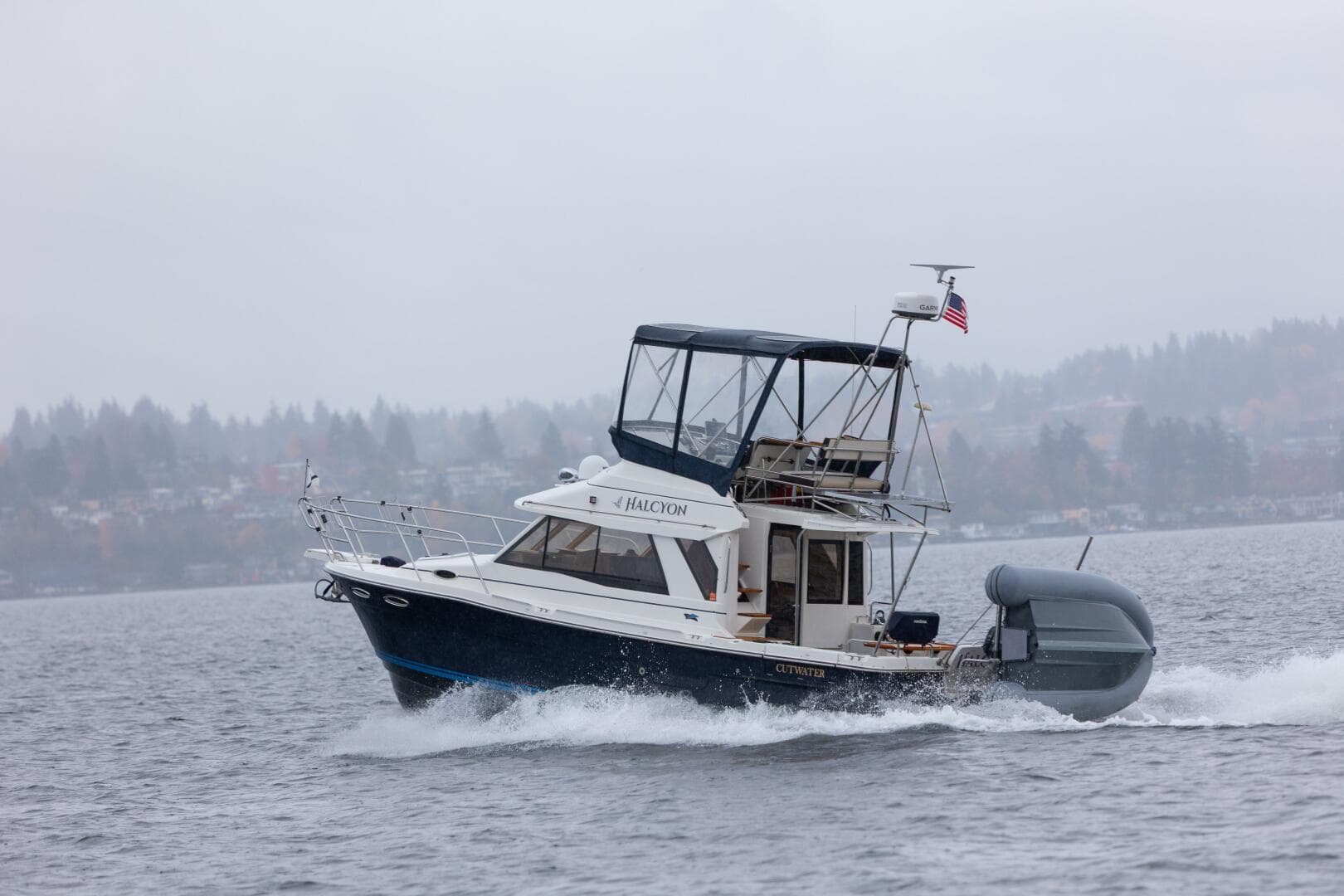 2016 Cutwater C-30 Command Bridge