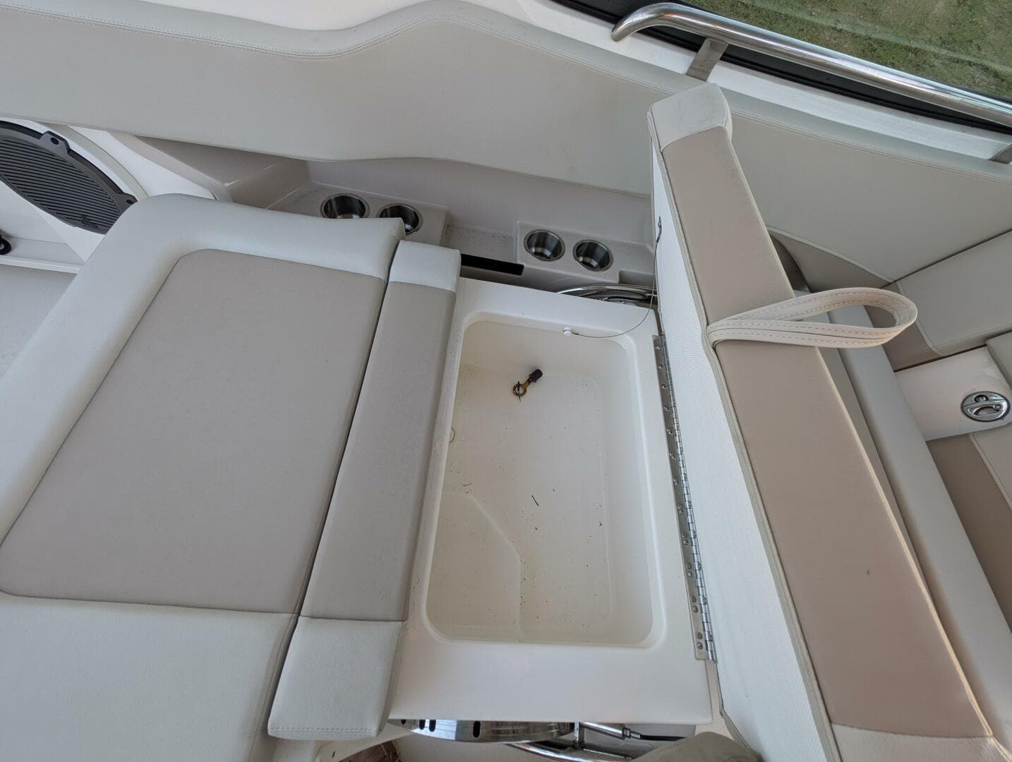 2023 Boston Whaler 240 Vantage